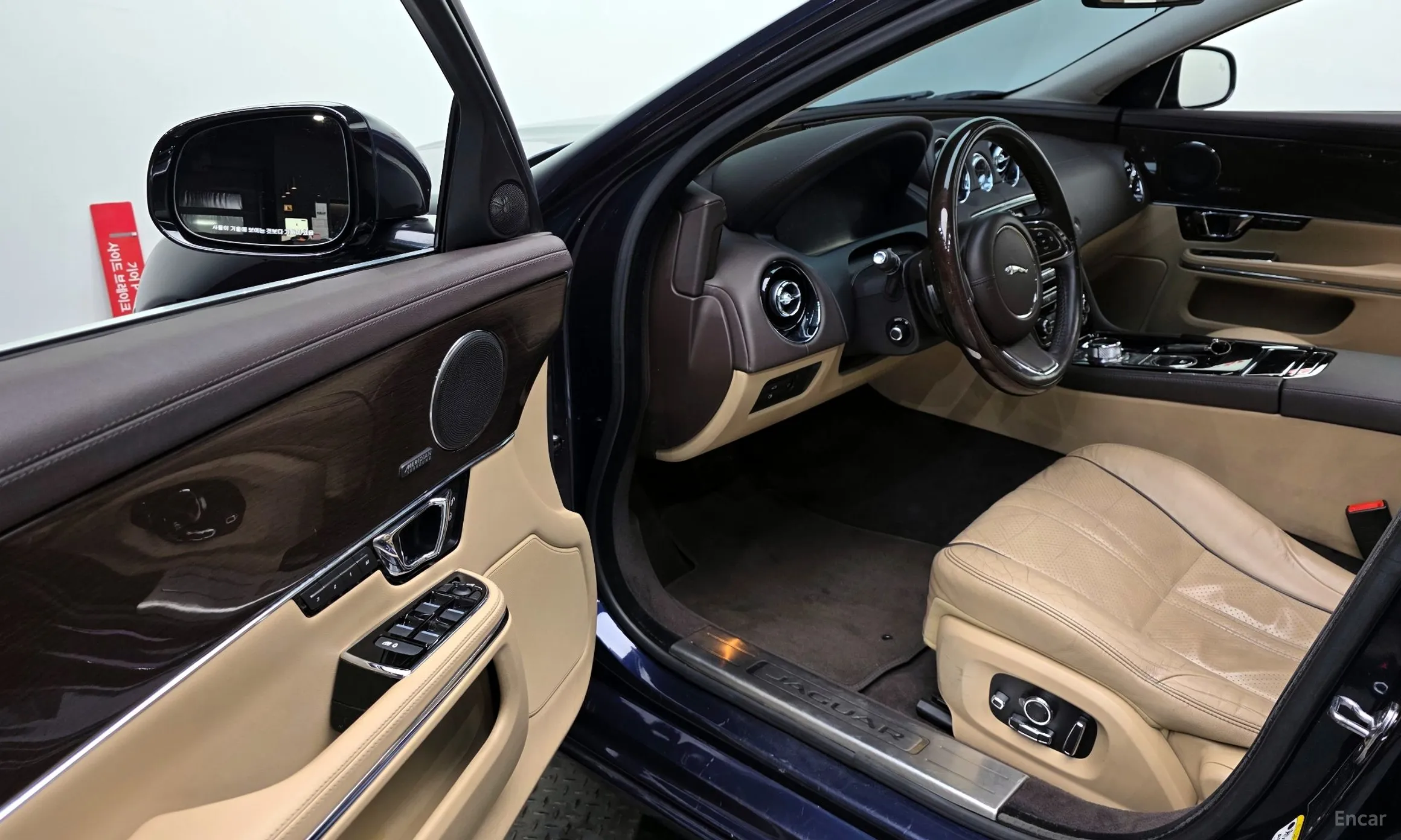 Jaguar All New XJ превью 10