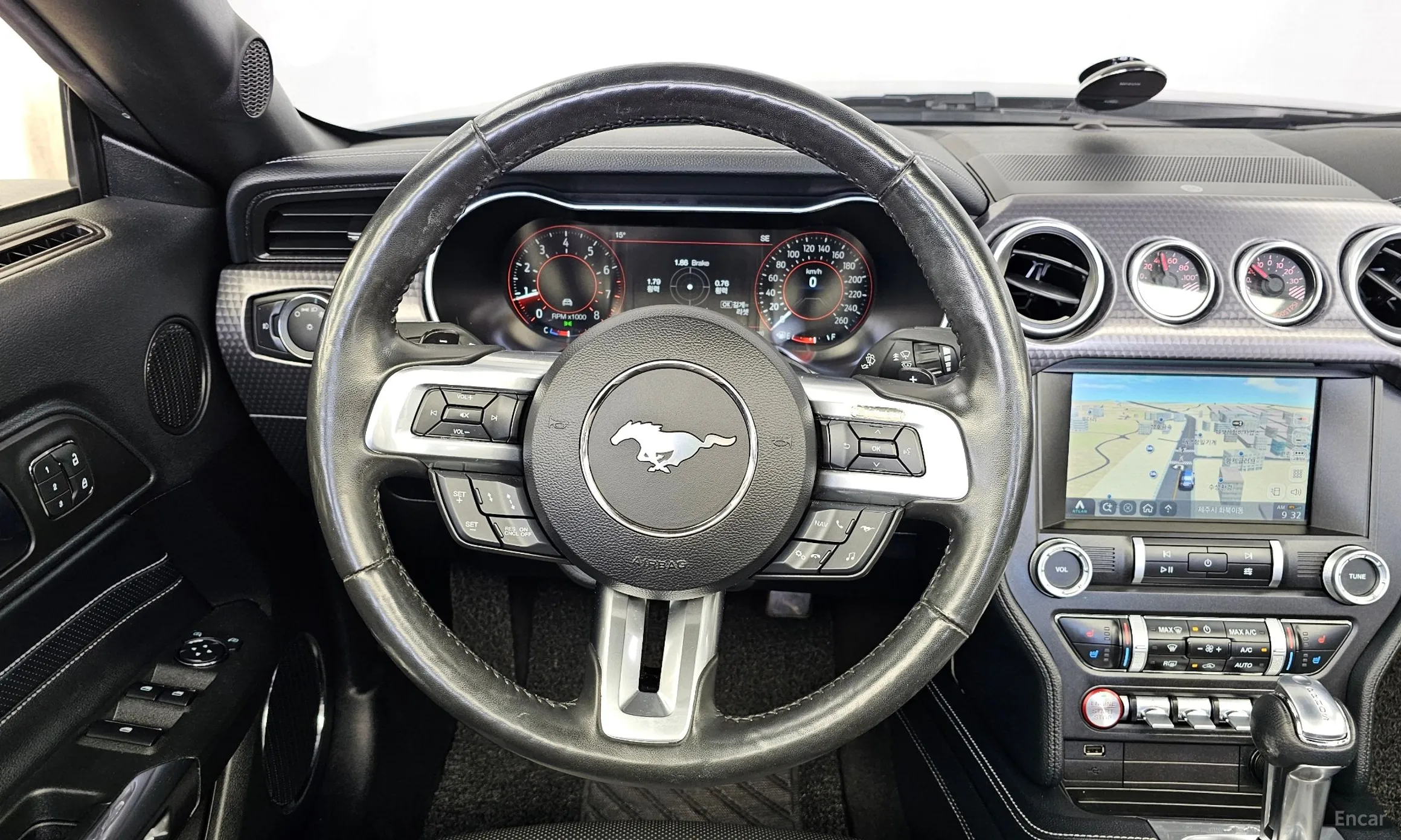 Ford Mustang превью 13