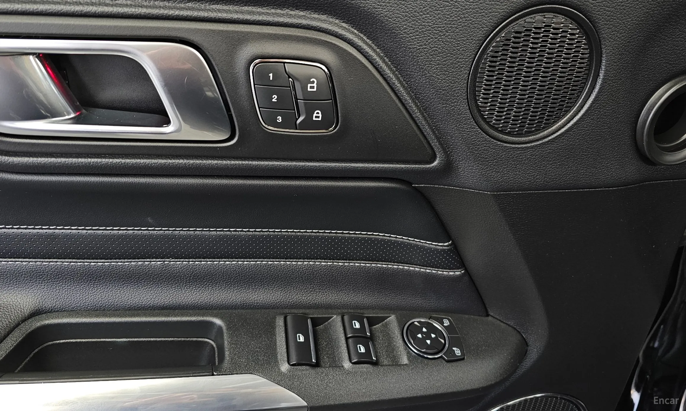 Ford Mustang превью 18