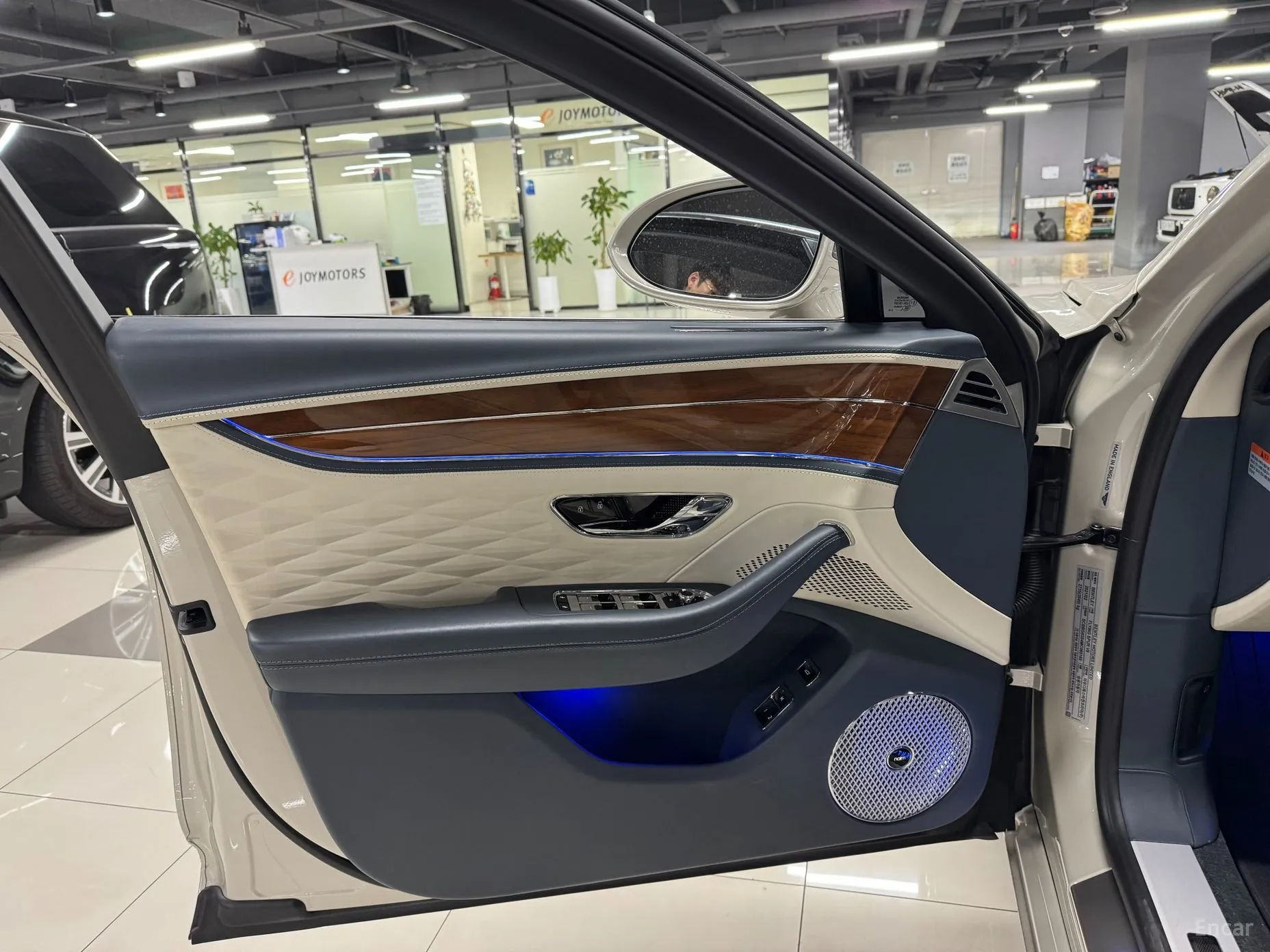 Bentley Flying Spur 3rd Generation превью 7