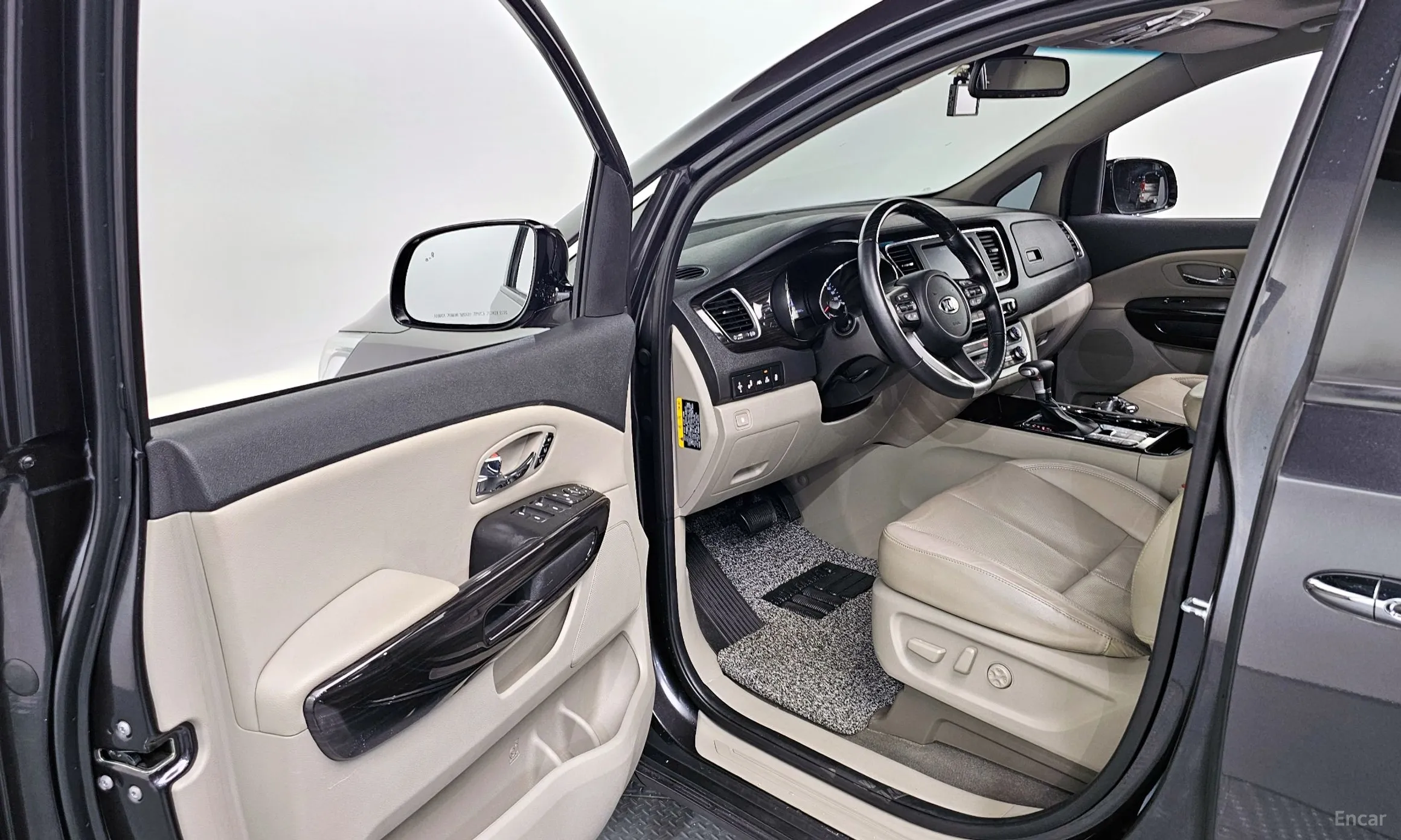 Kia Carnival превью 10