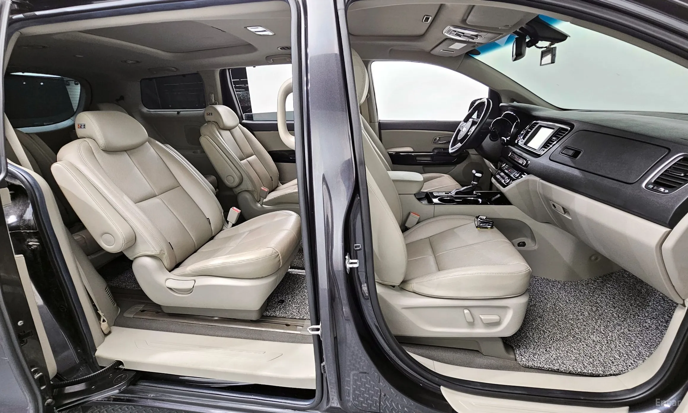 Kia Carnival превью 12