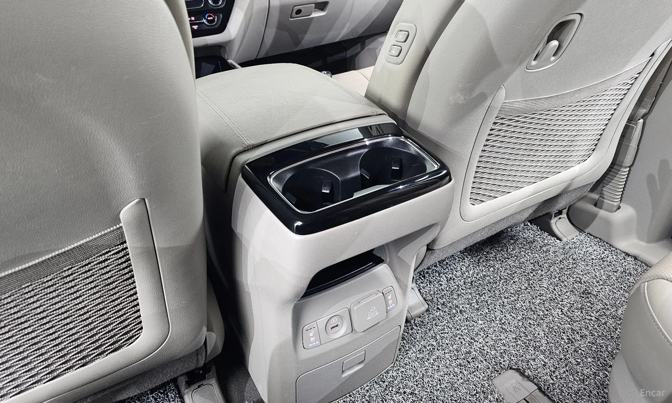 Kia Carnival превью 19