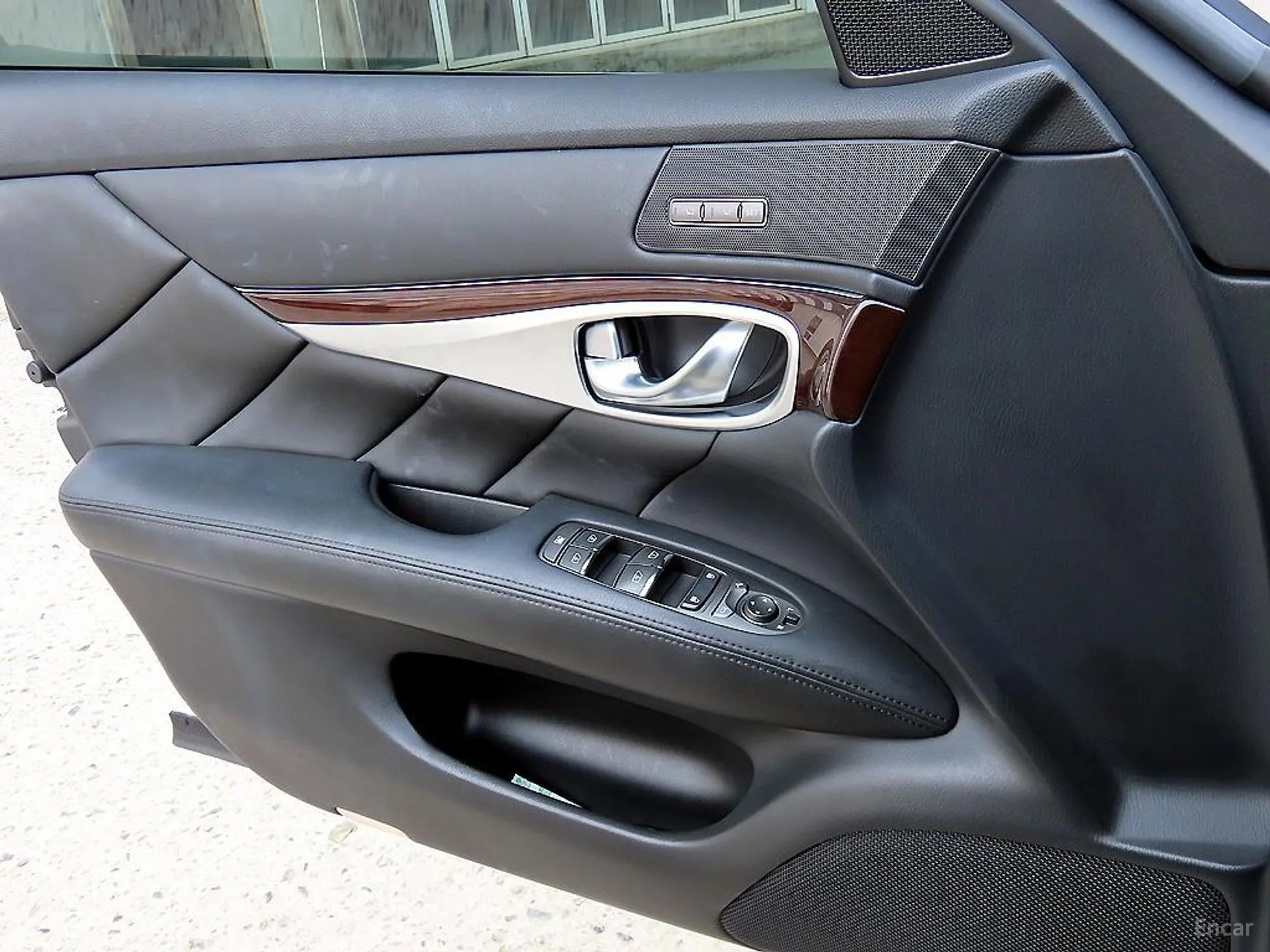 Infiniti Q70 превью 11