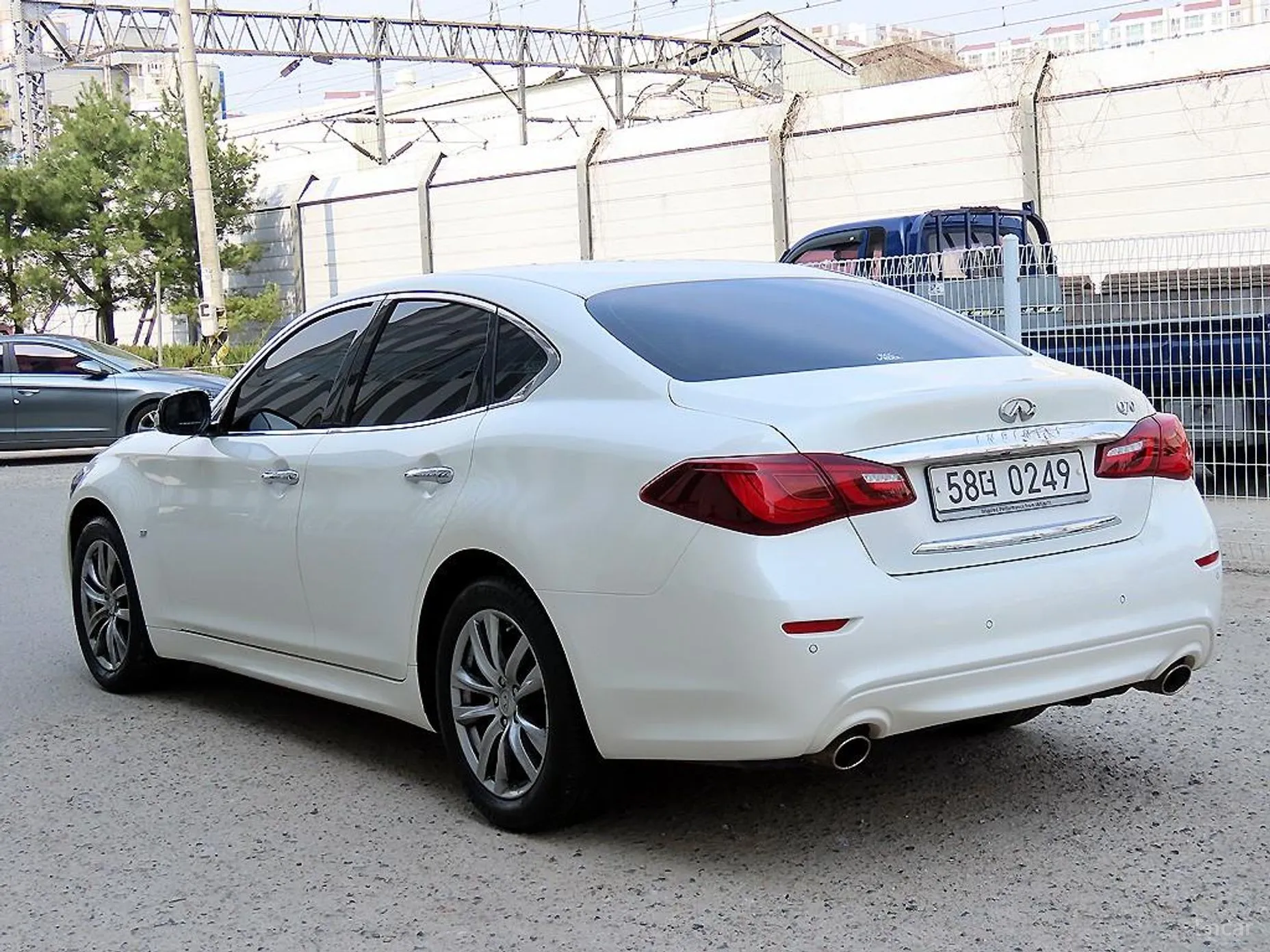Infiniti Q70 превью 3
