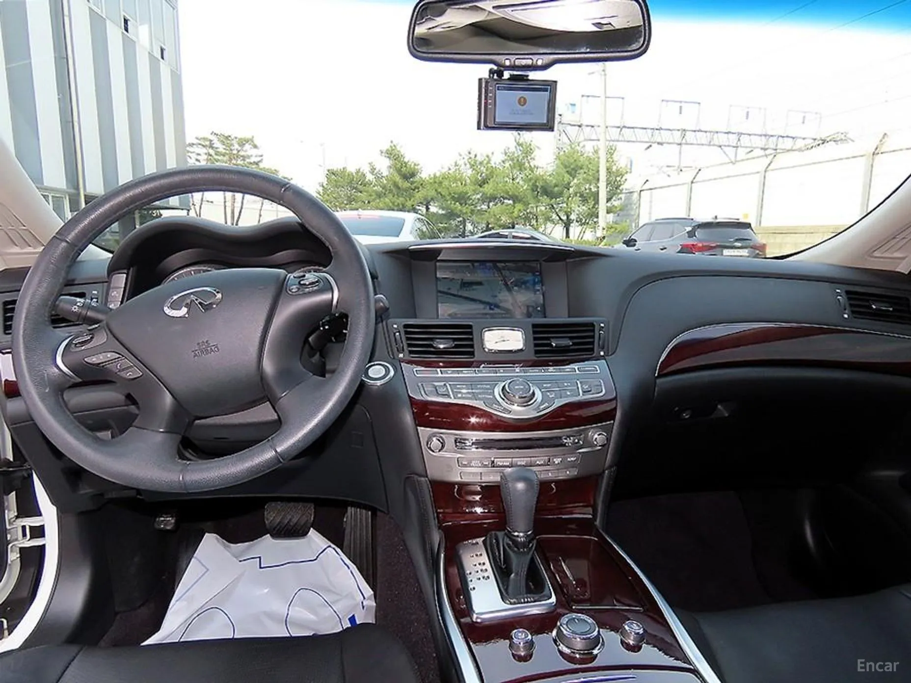 Infiniti Q70 превью 7