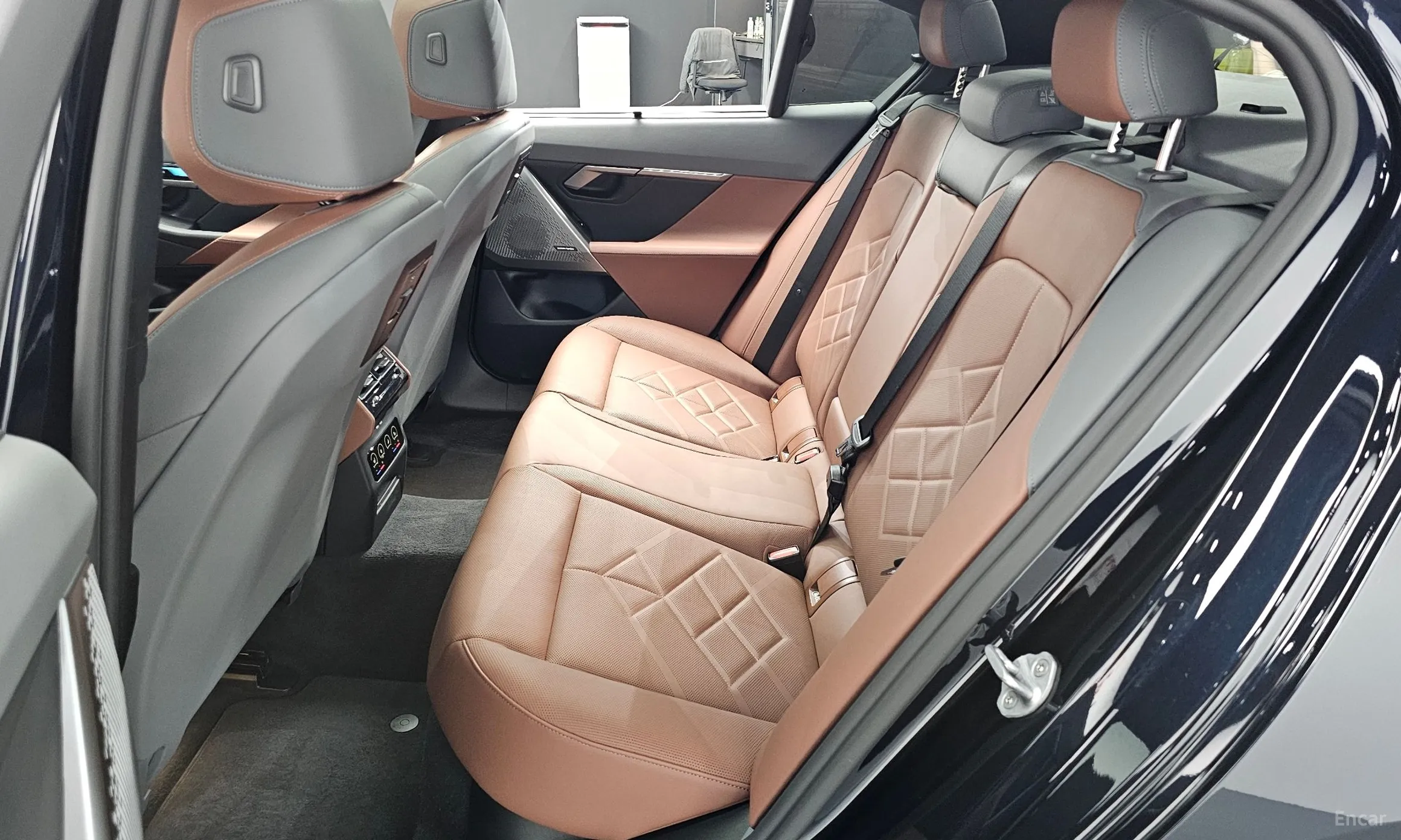 BMW 5 Series (G60) превью 12