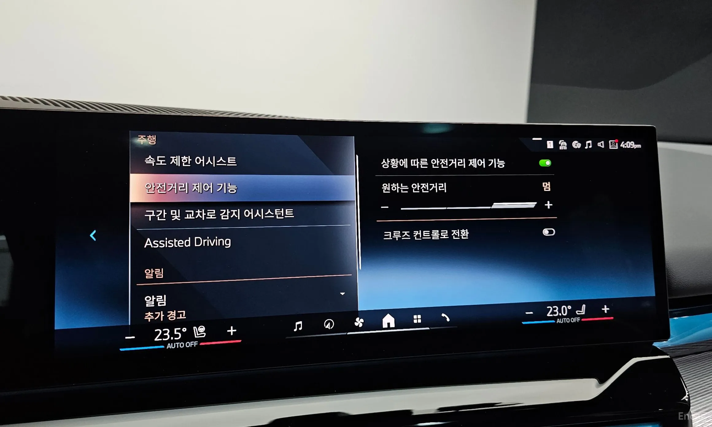 BMW 5 Series (G60) превью 17
