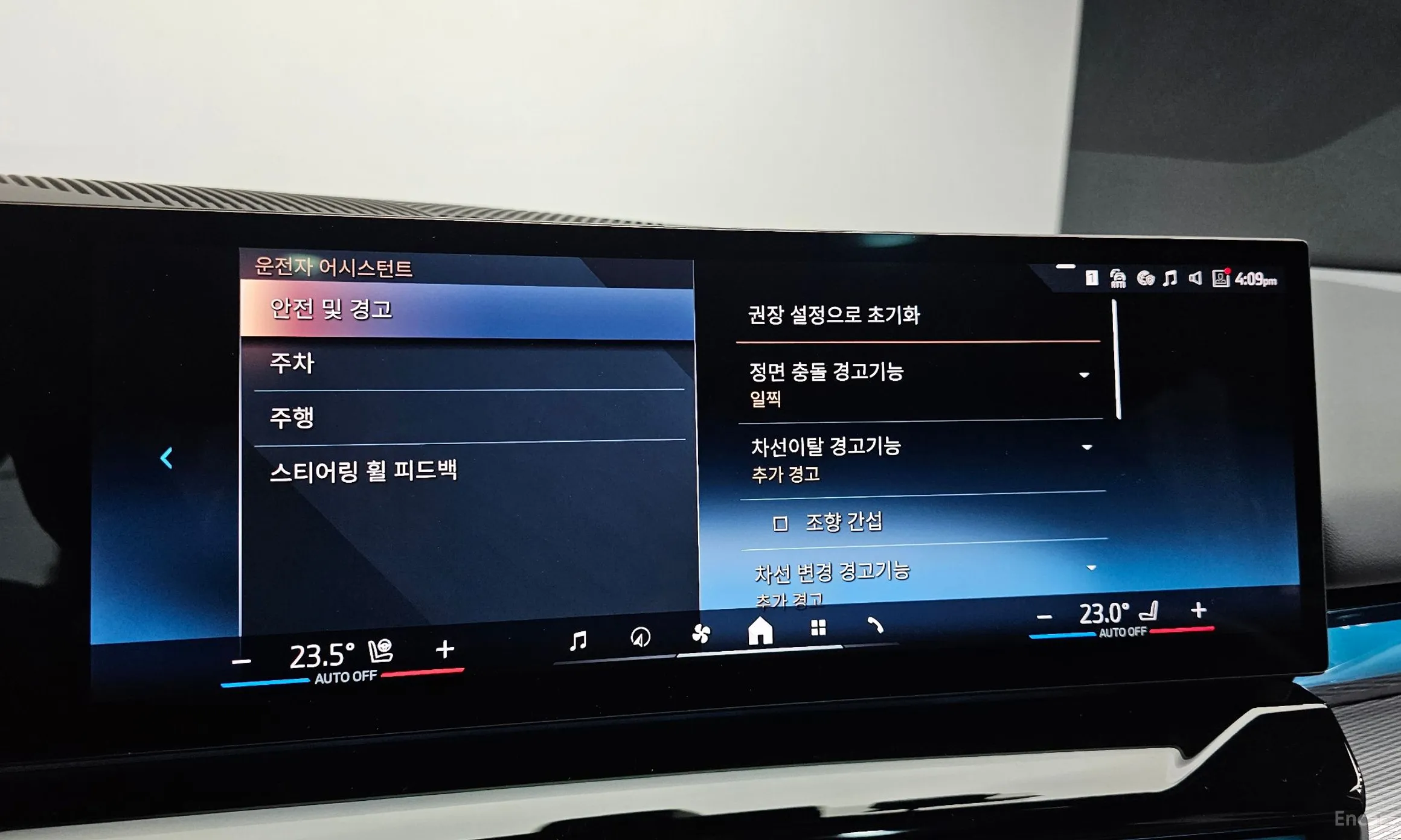 BMW 5 Series (G60) превью 18