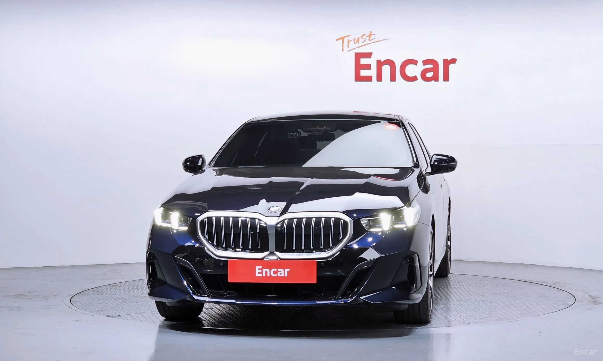 BMW 5 Series (G60) превью 3