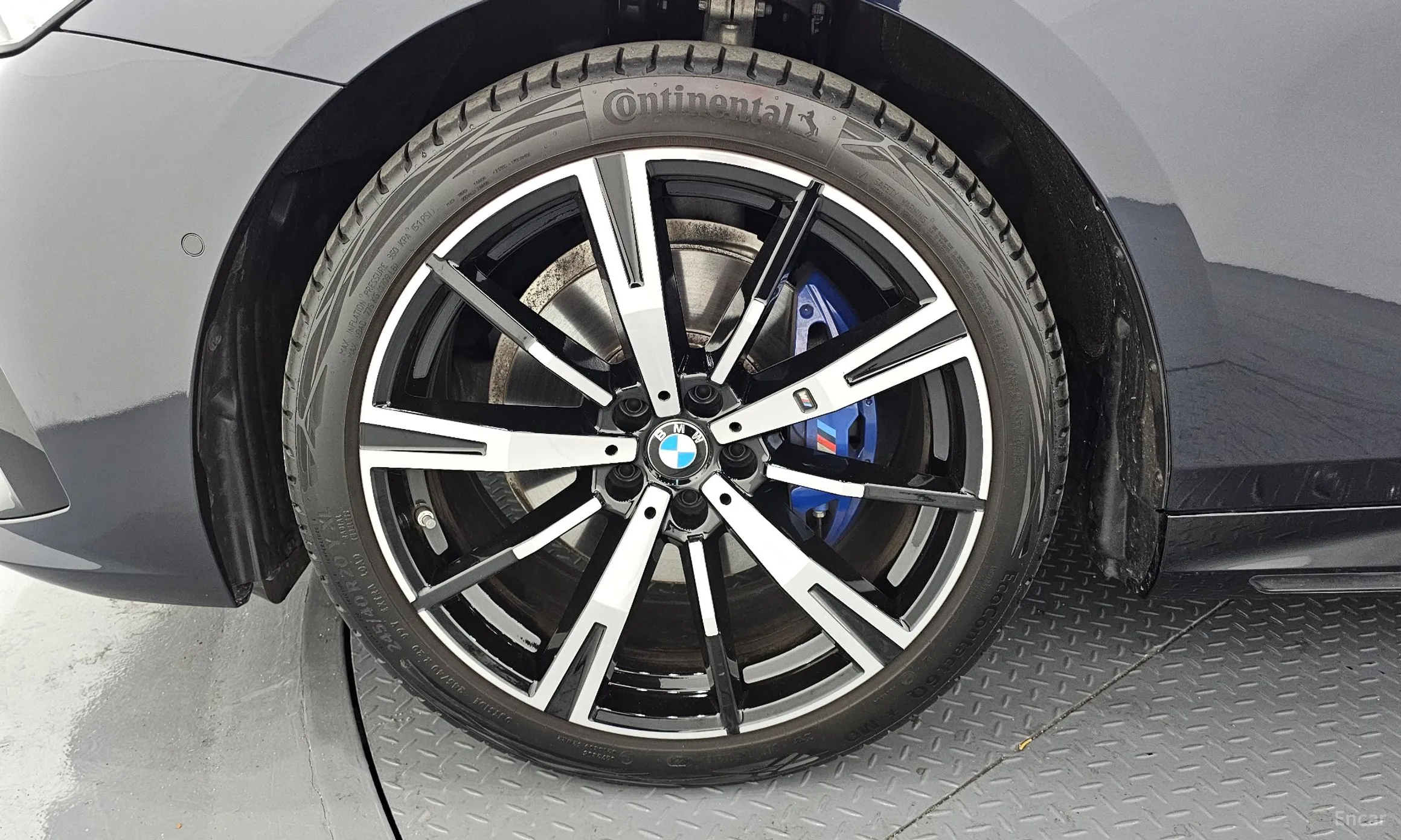 BMW 5 Series (G60) превью 5