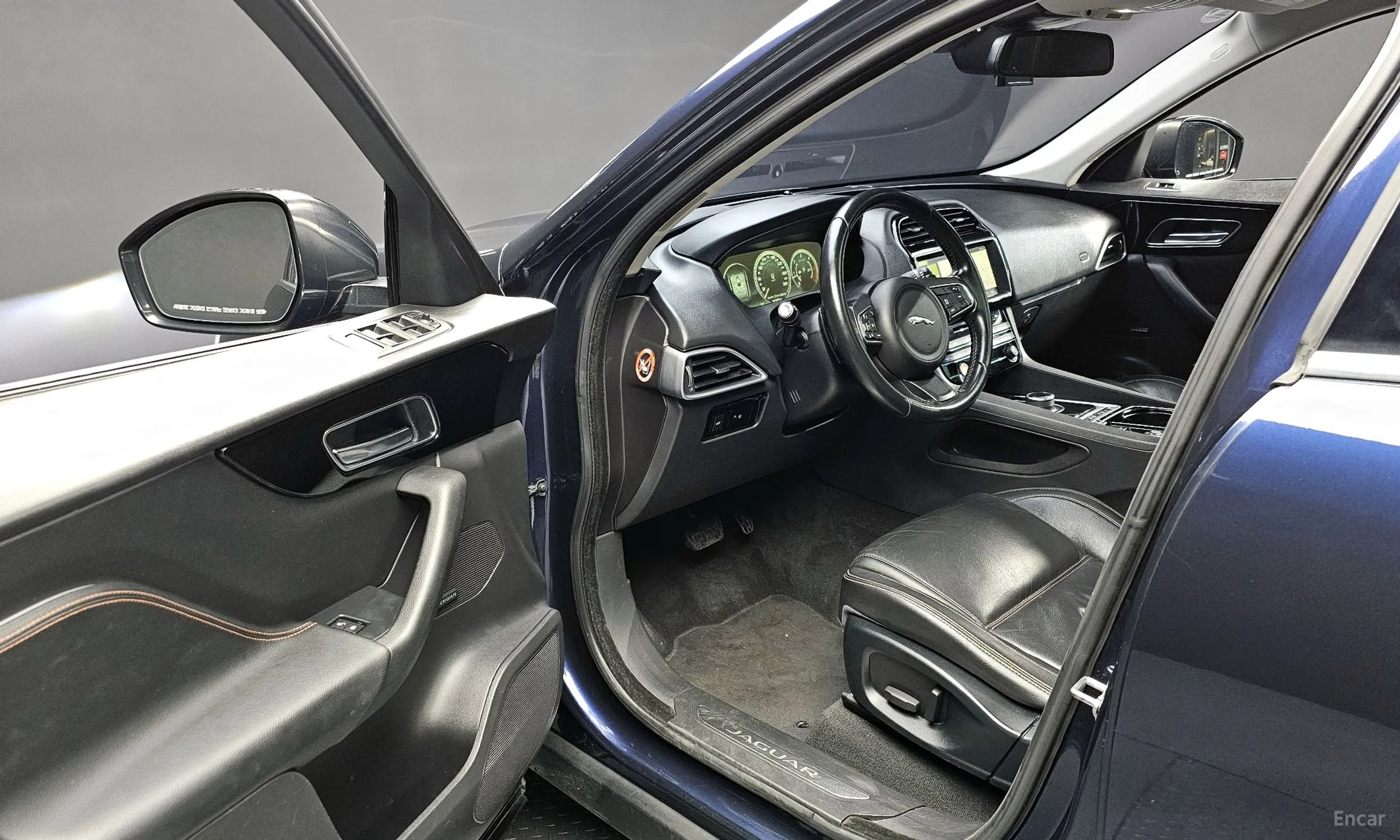 Jaguar F-PACE превью 11
