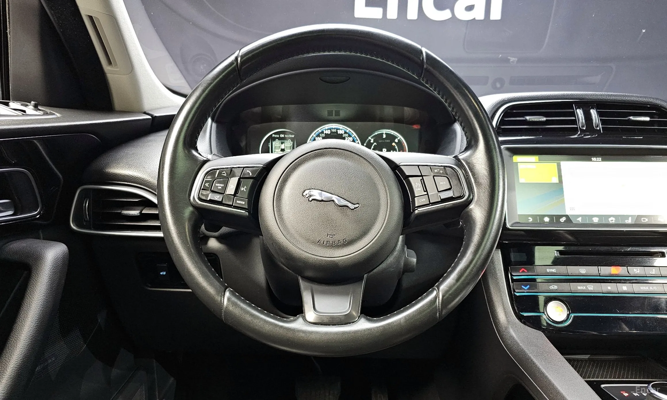 Jaguar F-PACE превью 13