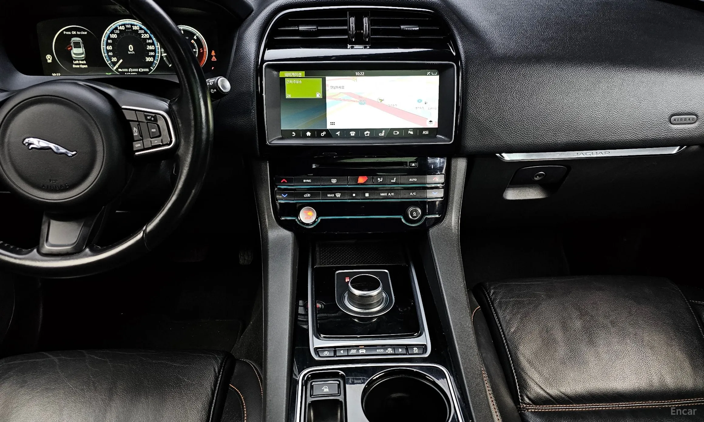 Jaguar F-PACE превью 14