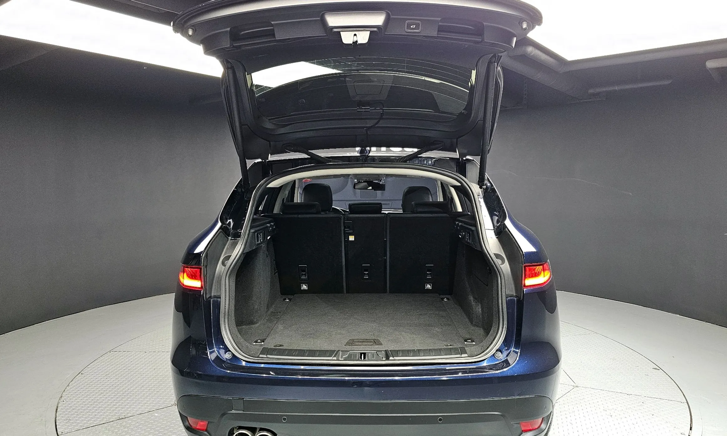 Jaguar F-PACE превью 20