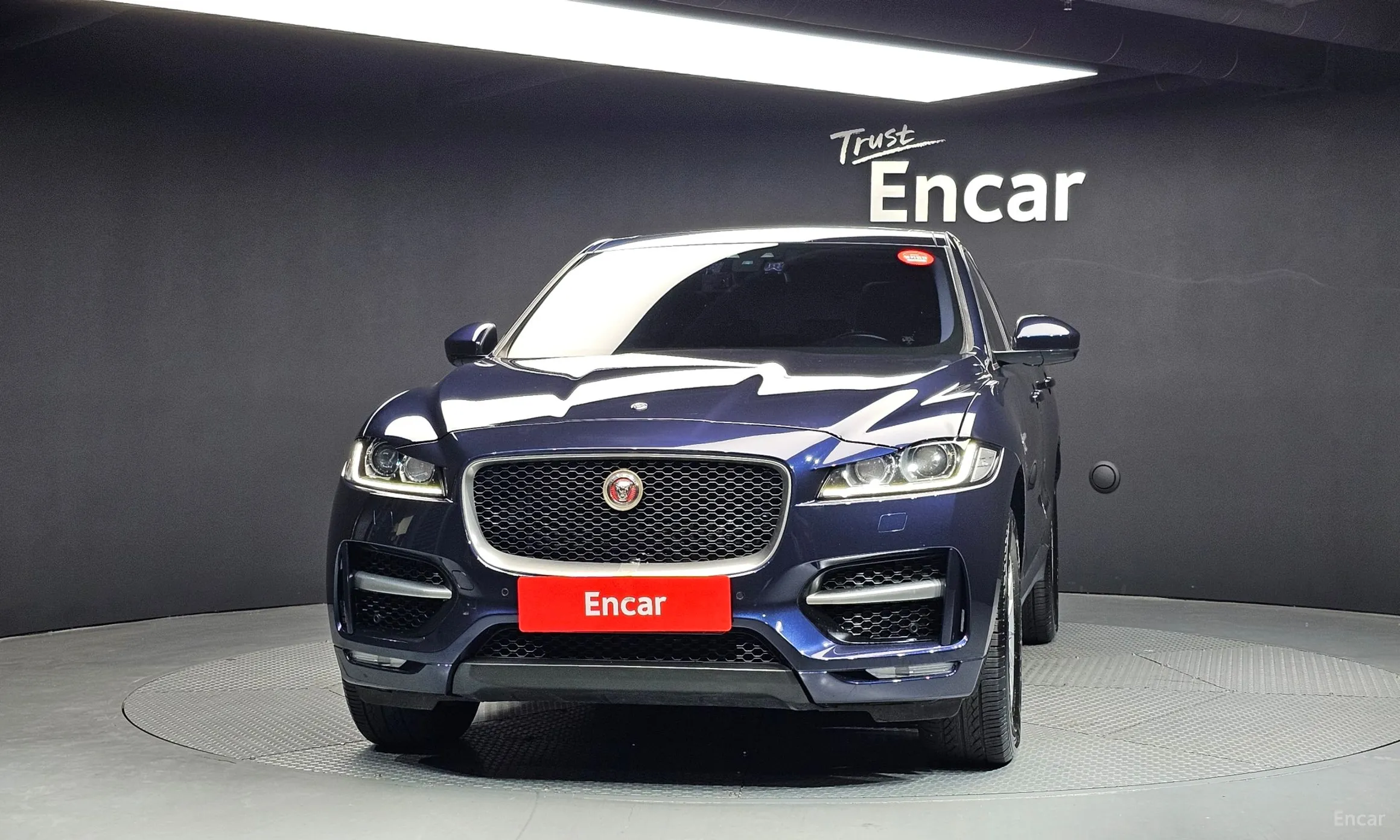 Jaguar F-PACE превью 3