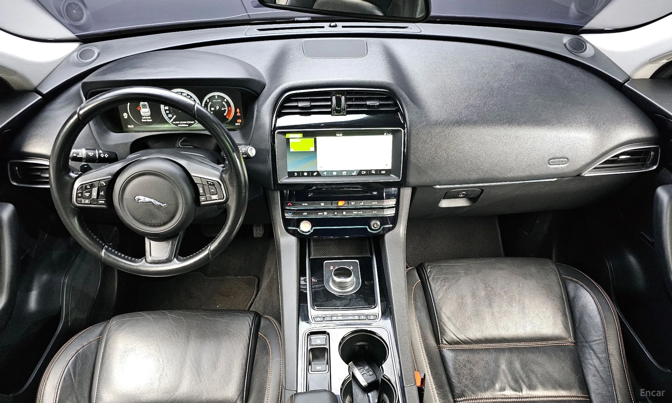 Jaguar F-PACE превью 7