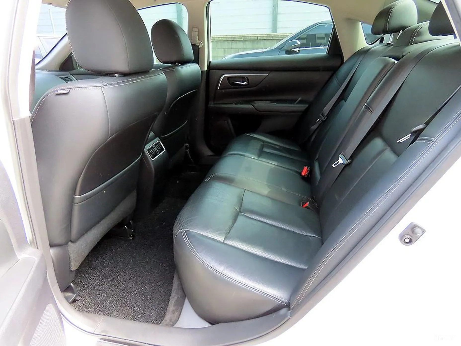 Nissan Altima превью 6