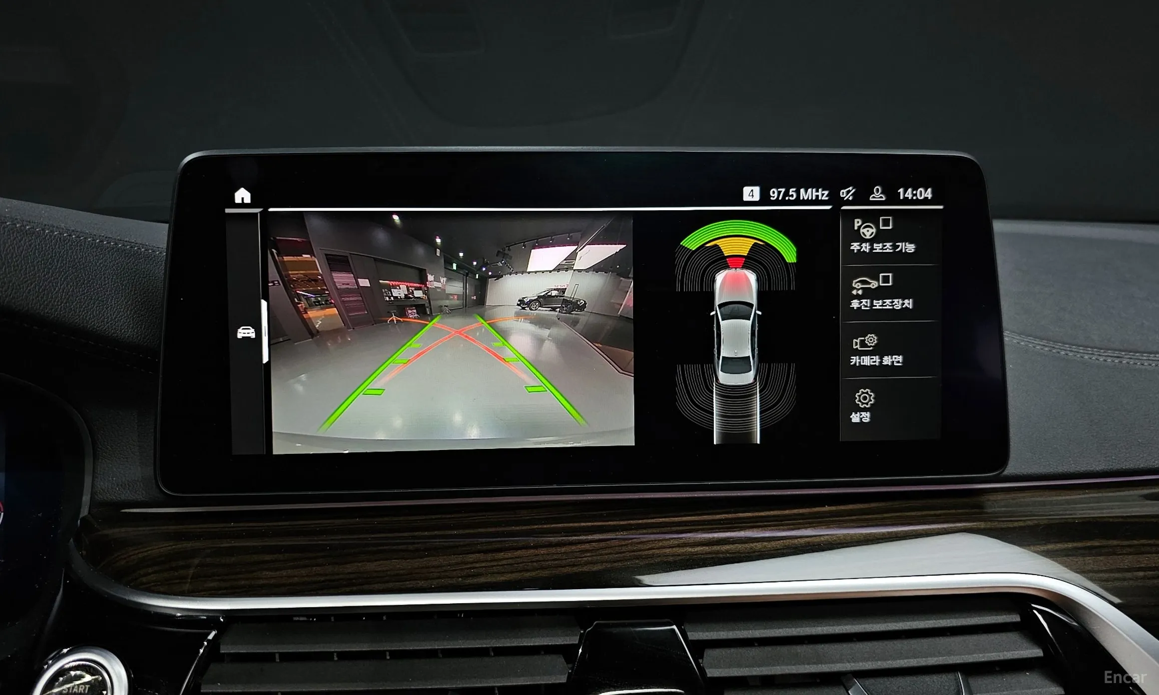 BMW 5 Series (G30) превью 14