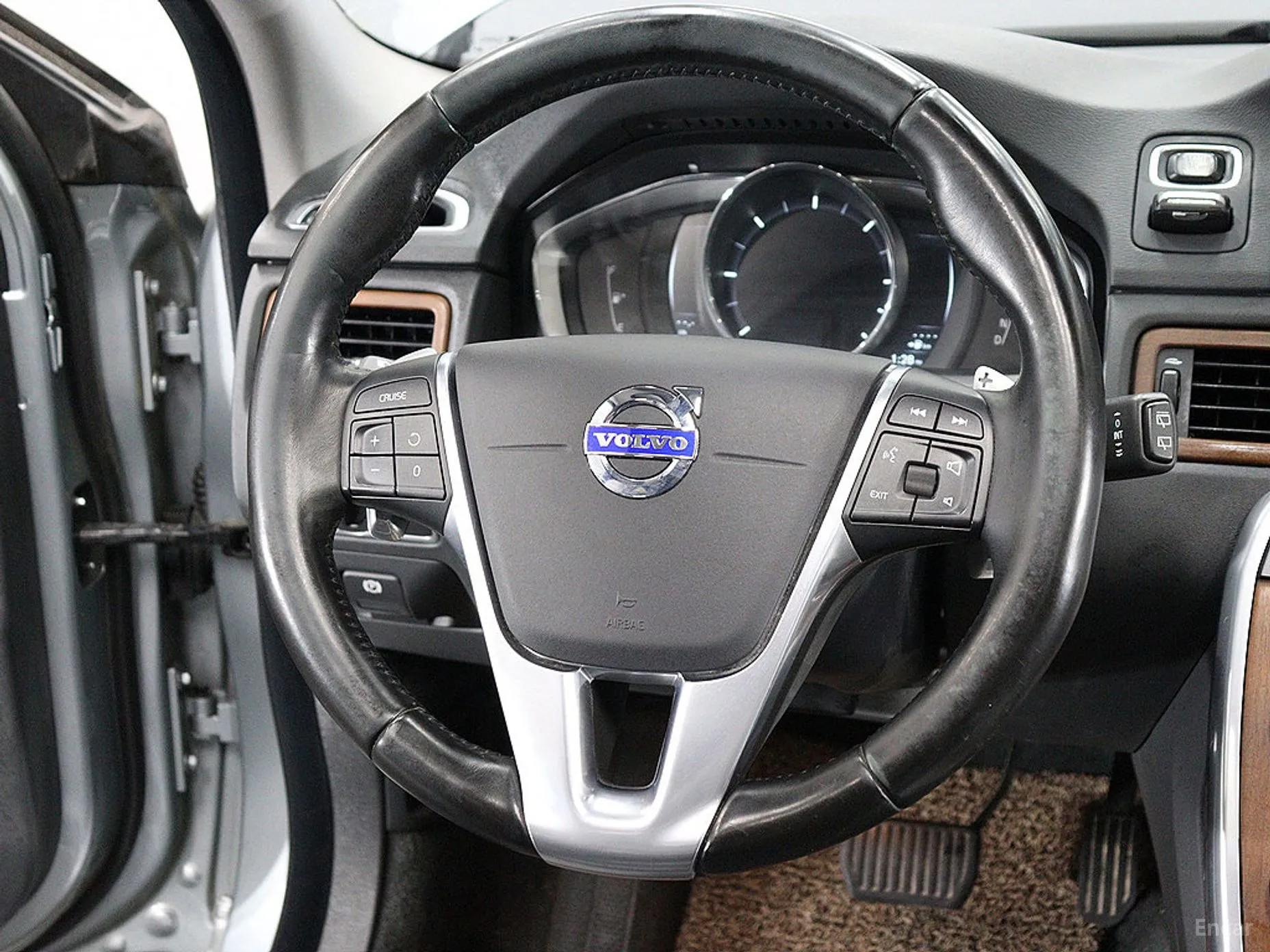 Volvo XC70 превью 14