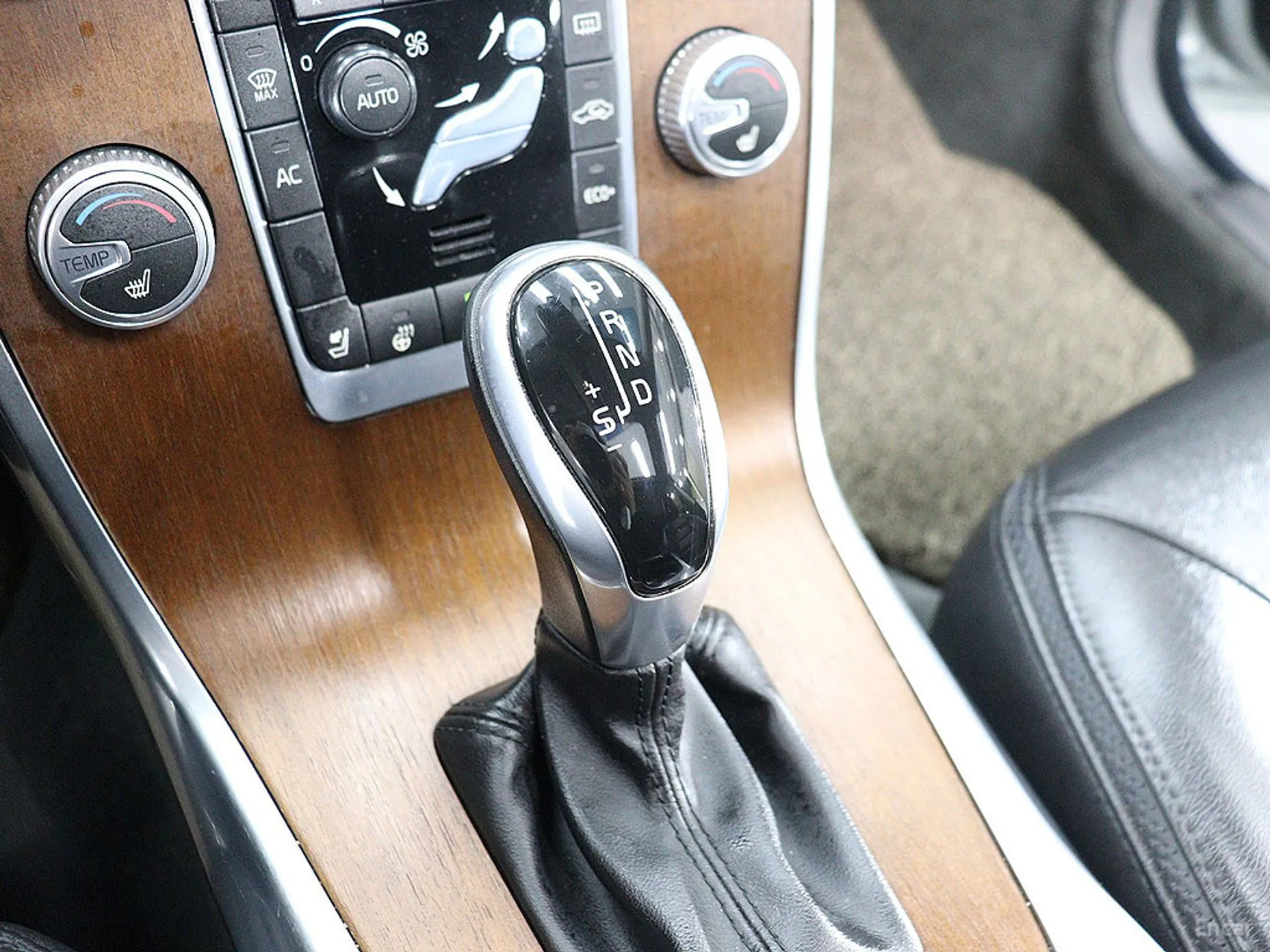 Volvo XC70 превью 8