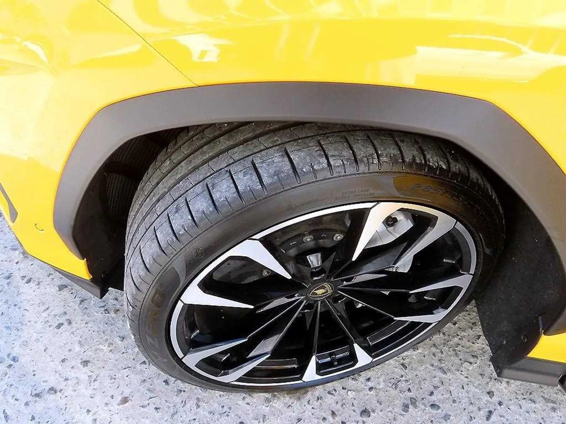 Lamborghini Urus превью 20
