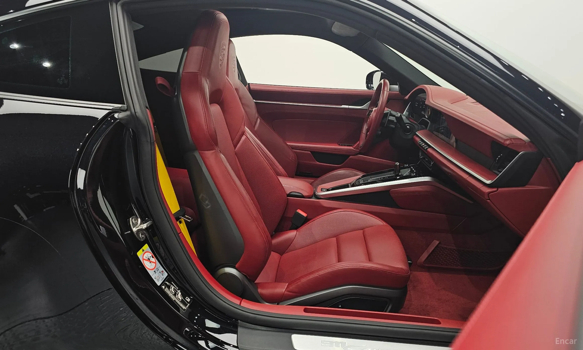 Porsche 911 (992) превью 10