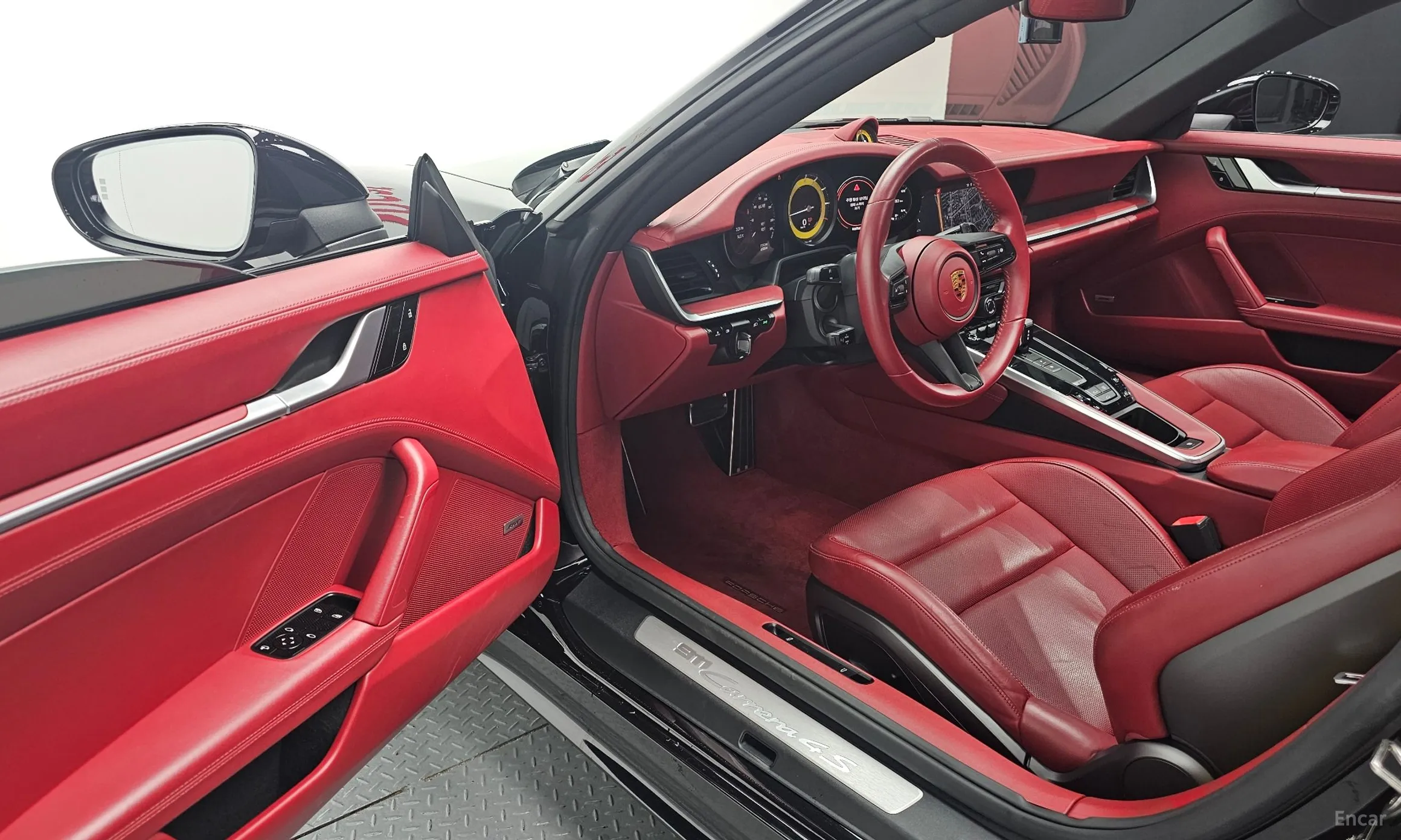 Porsche 911 (992) превью 11
