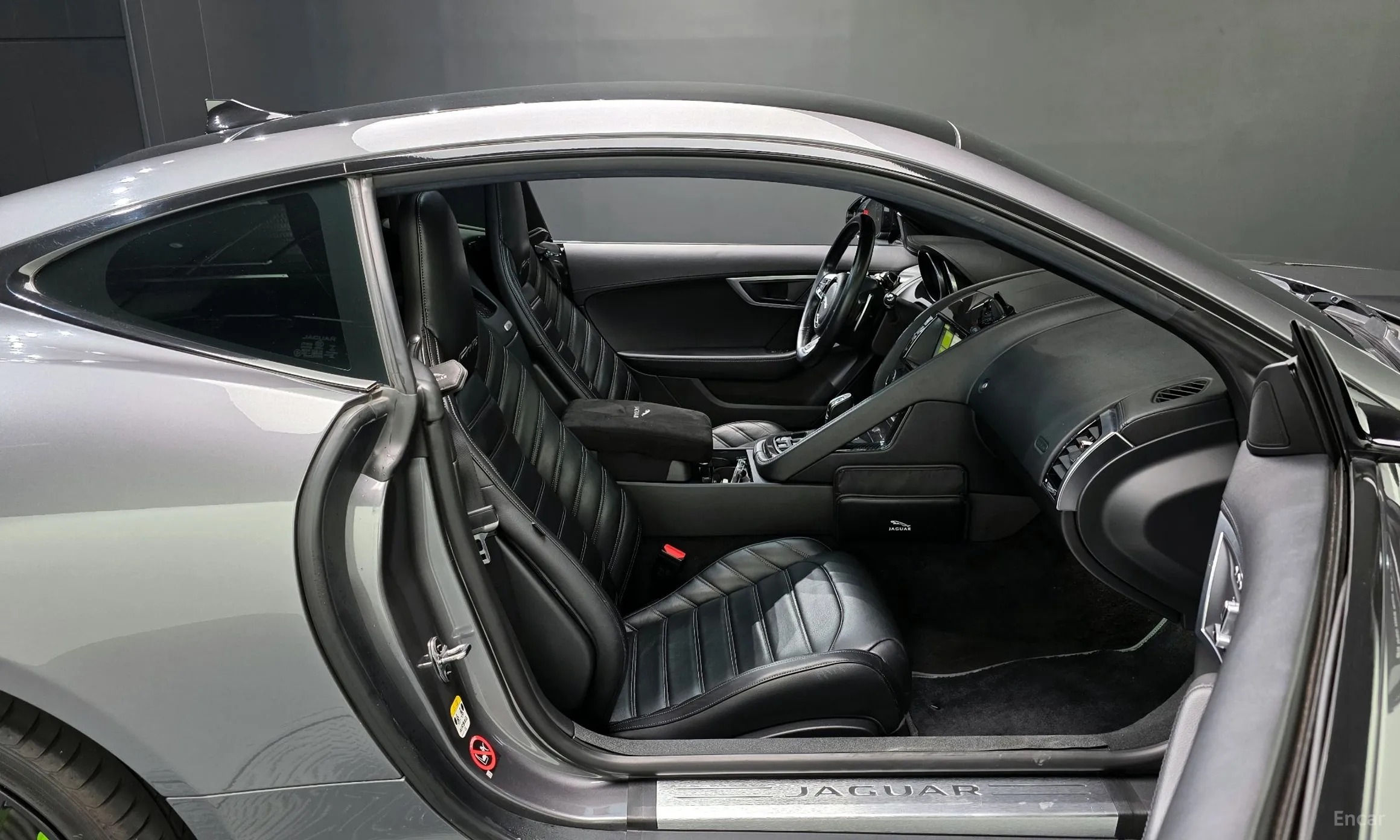 Jaguar F-TYPE превью 10