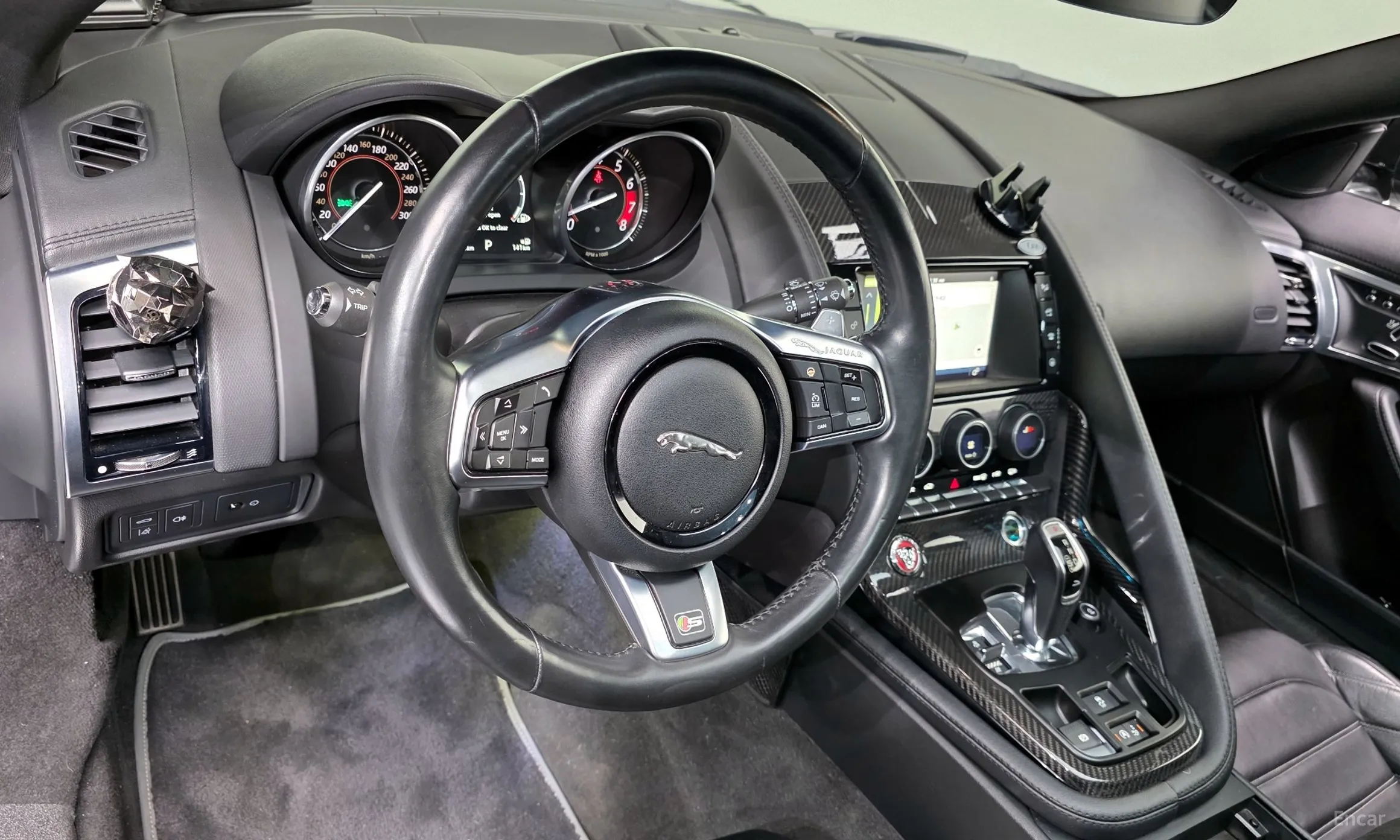 Jaguar F-TYPE превью 12