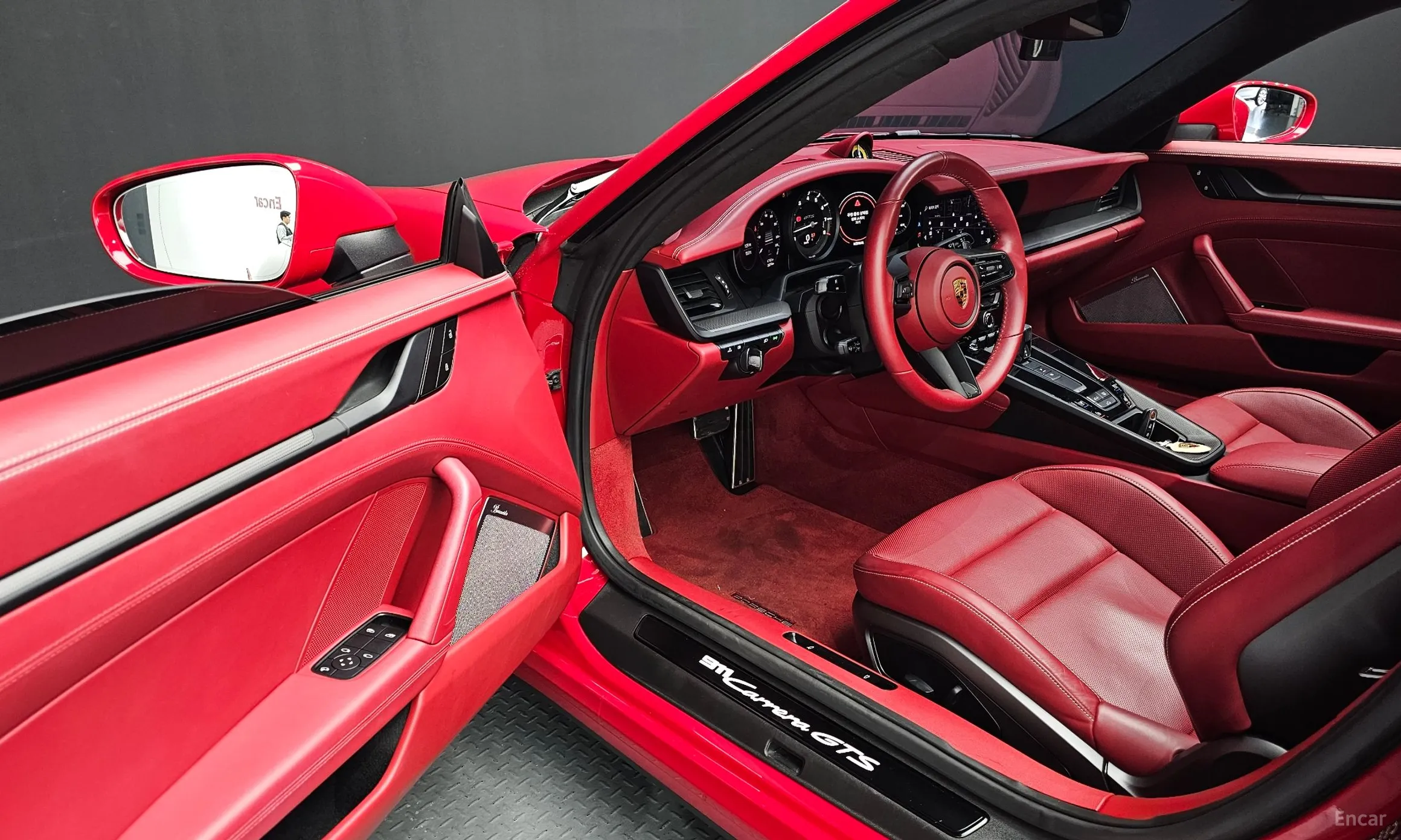 Porsche 911 (992) превью 11