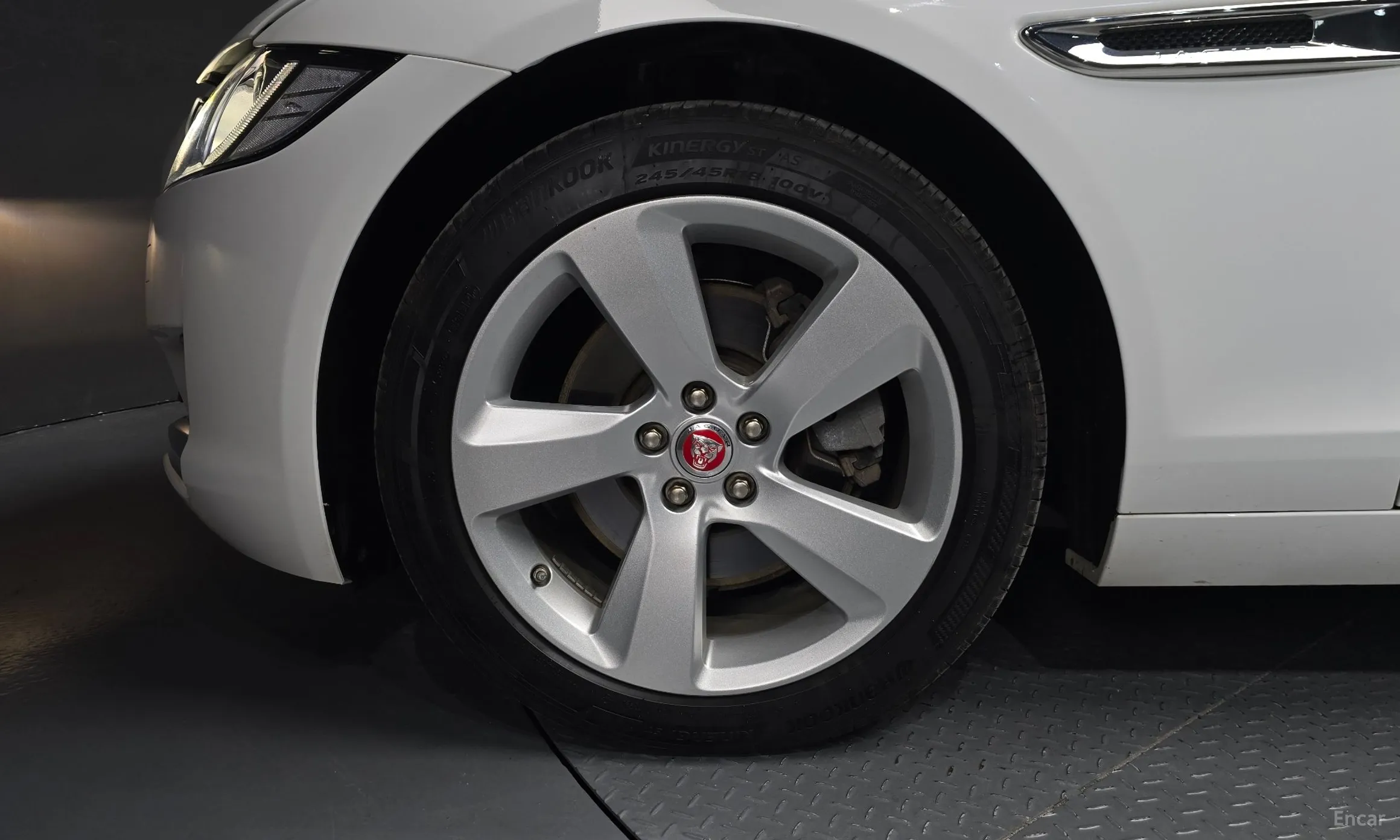 Jaguar XF (x260) превью 5
