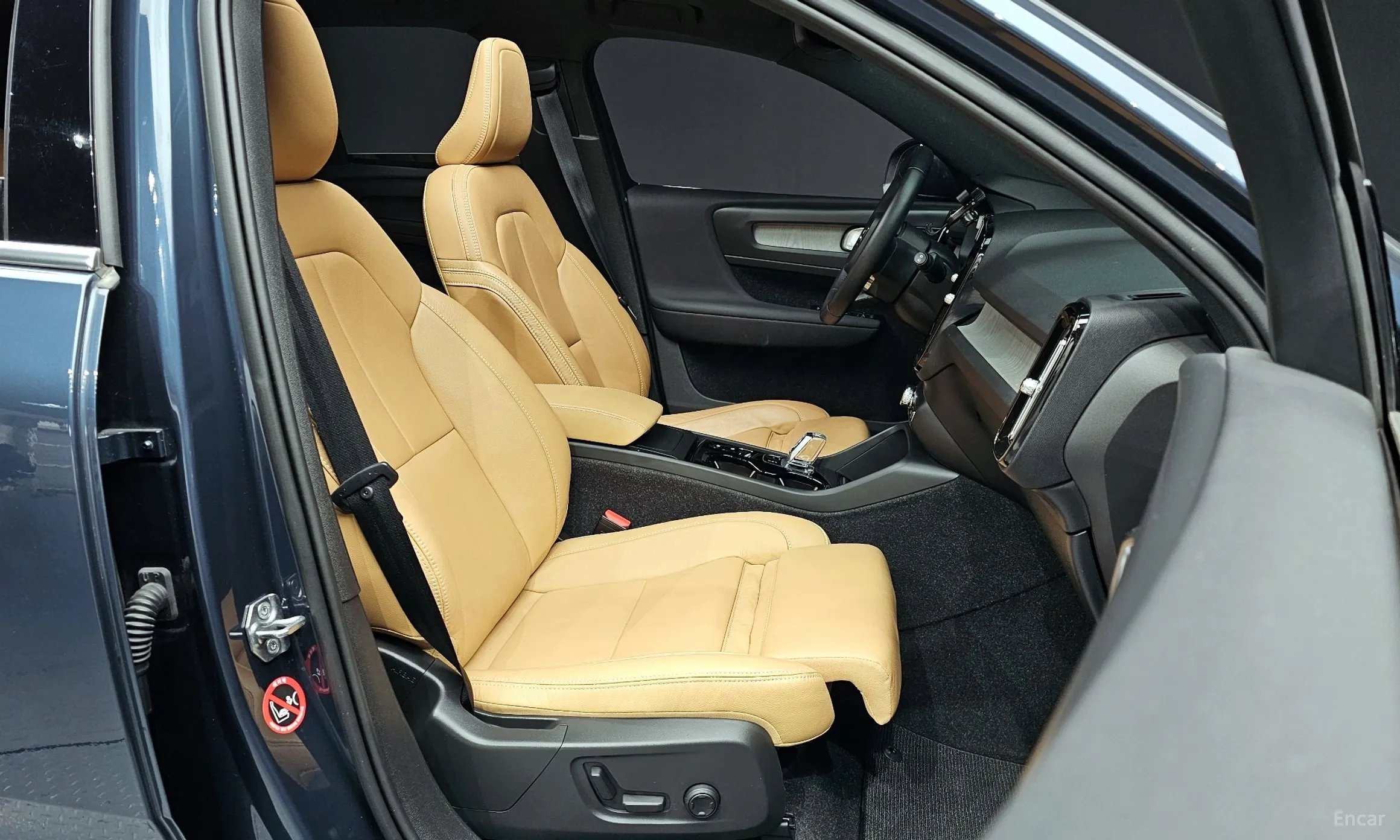 Volvo XC40 превью 10