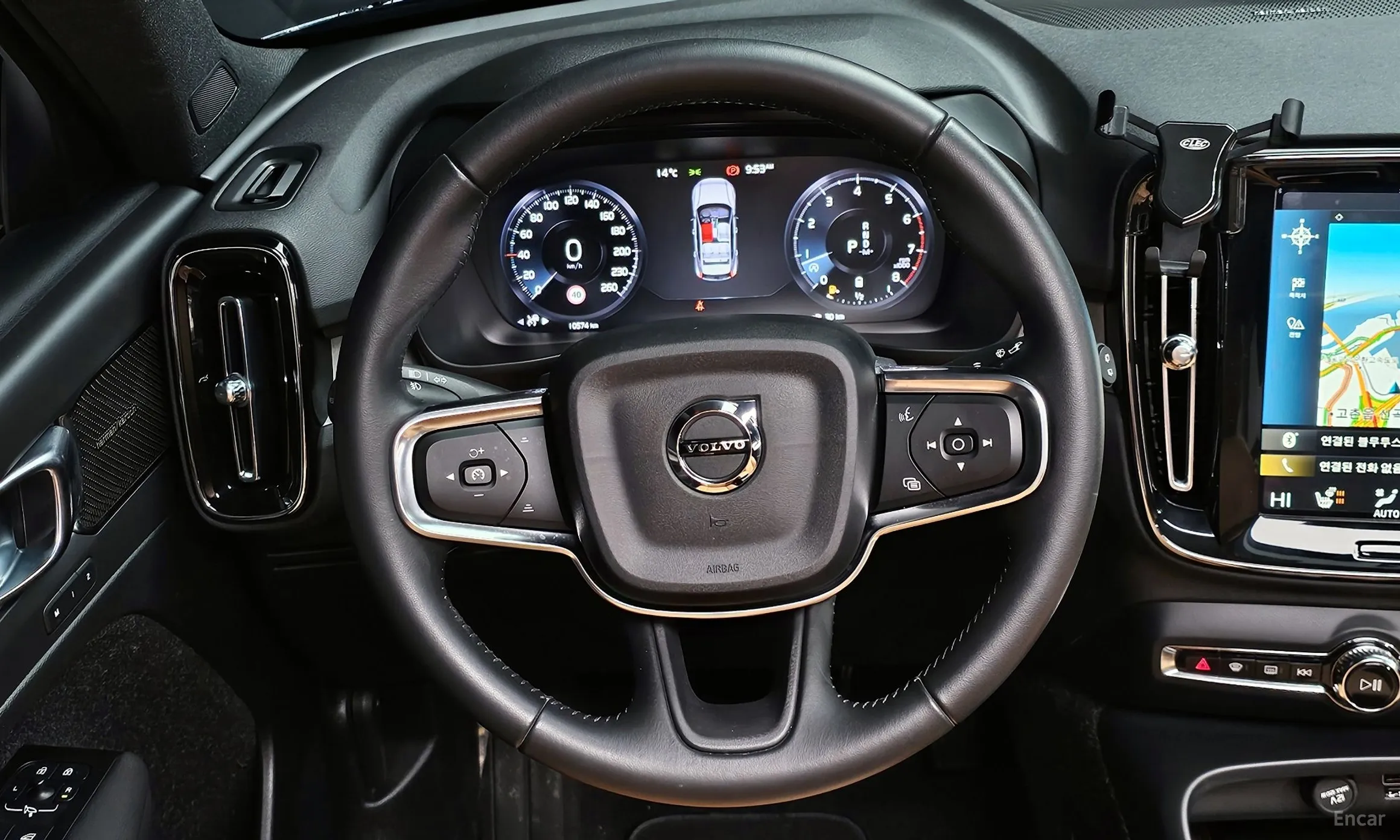 Volvo XC40 превью 14