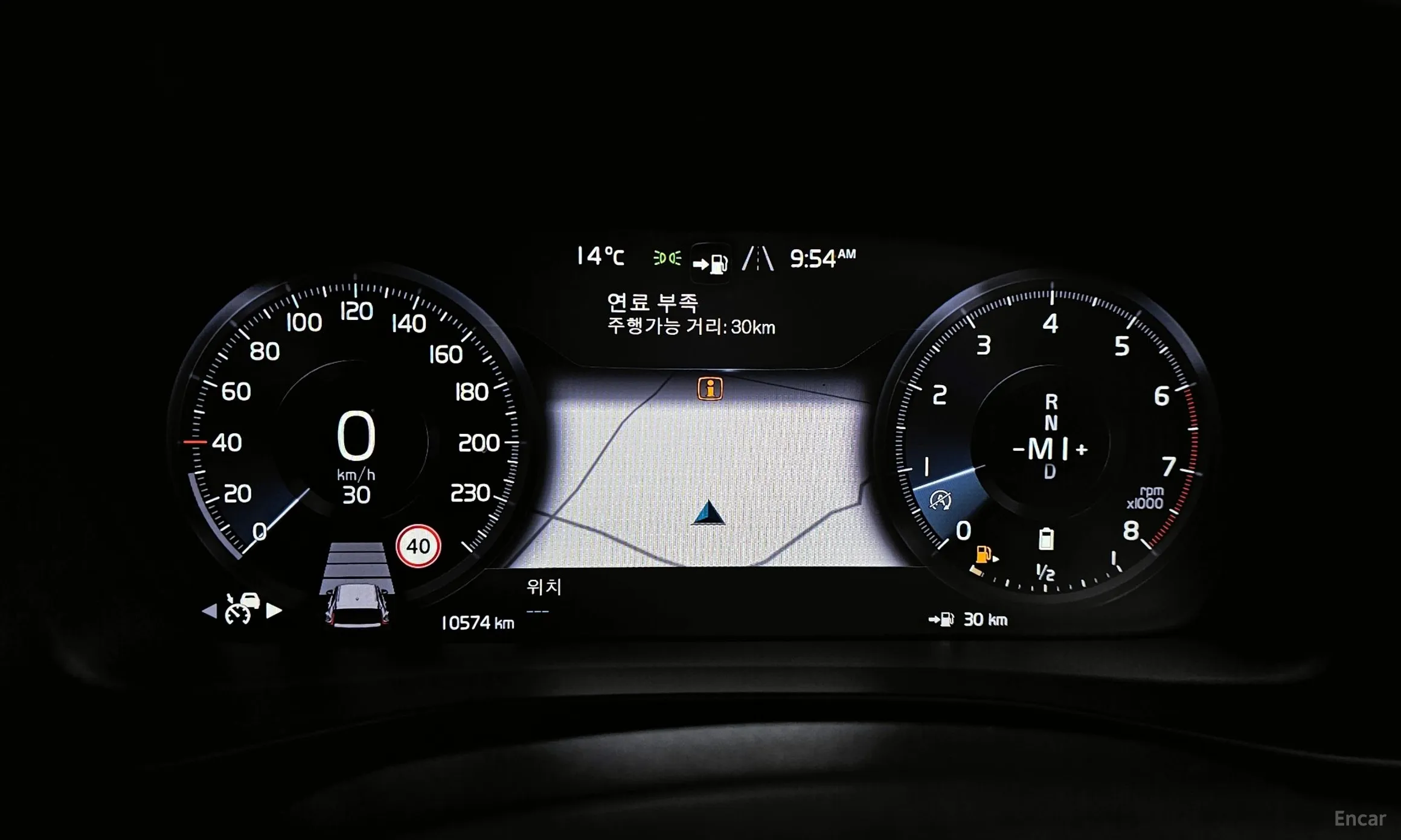 Volvo XC40 превью 8