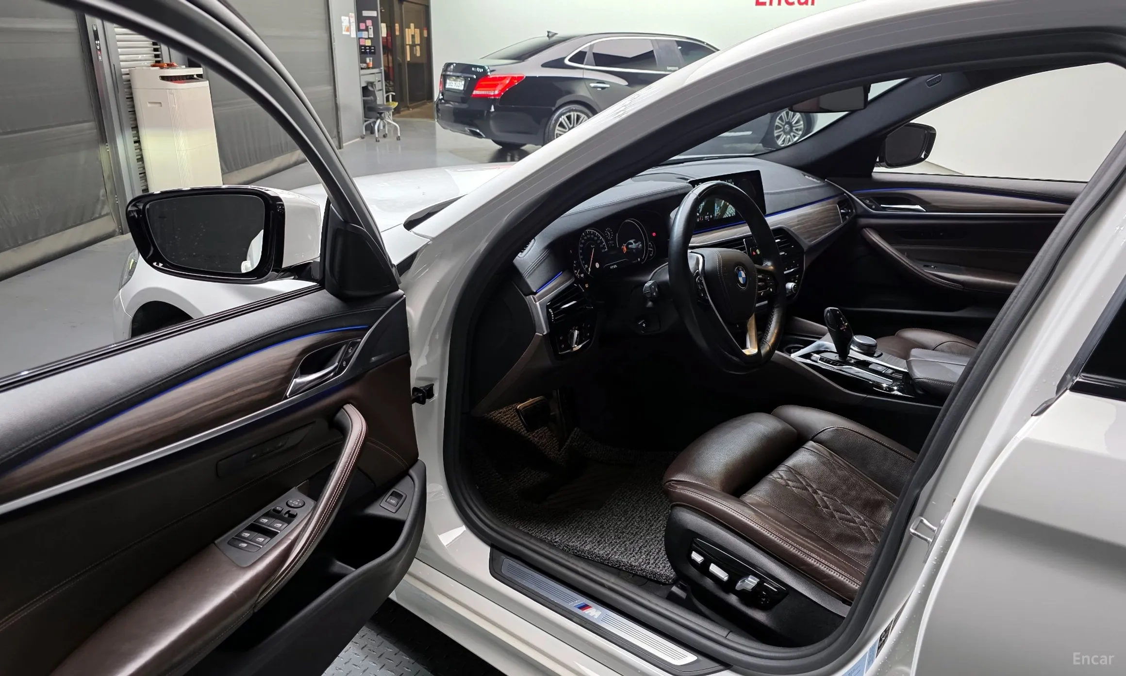 BMW 5 Series (G30) превью 10