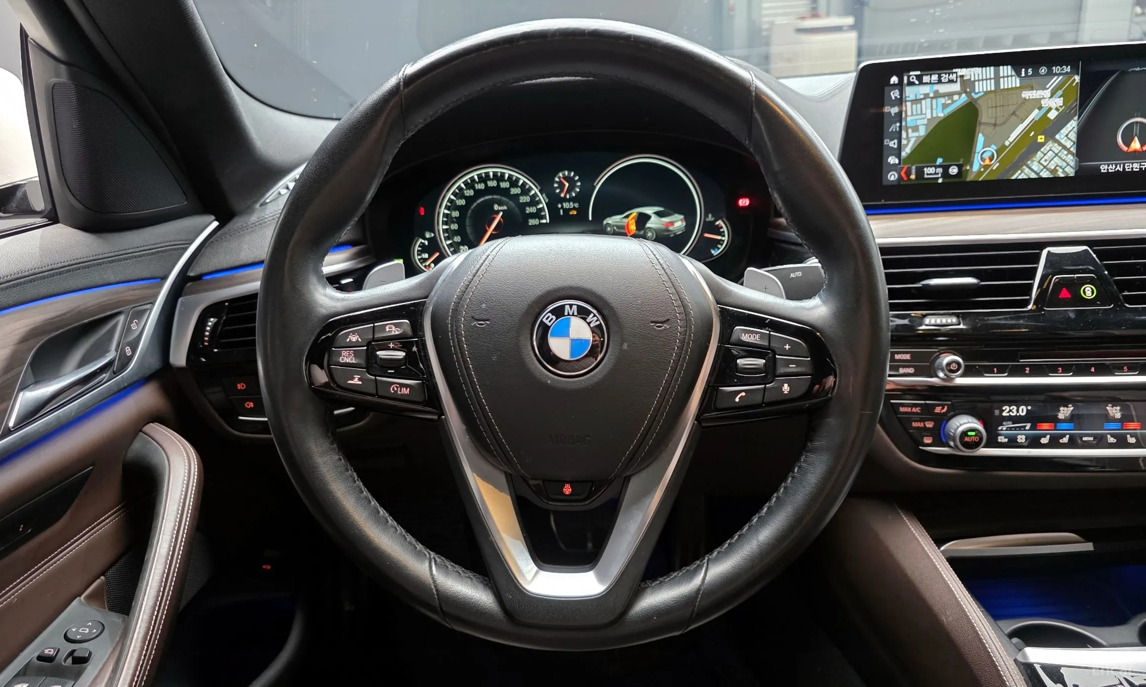 BMW 5 Series (G30) превью 13