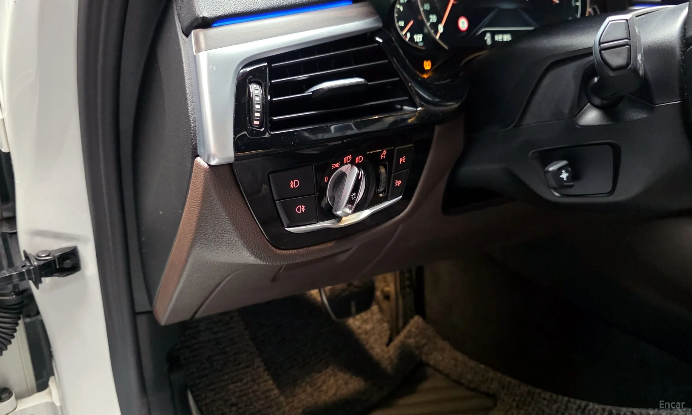 BMW 5 Series (G30) превью 14