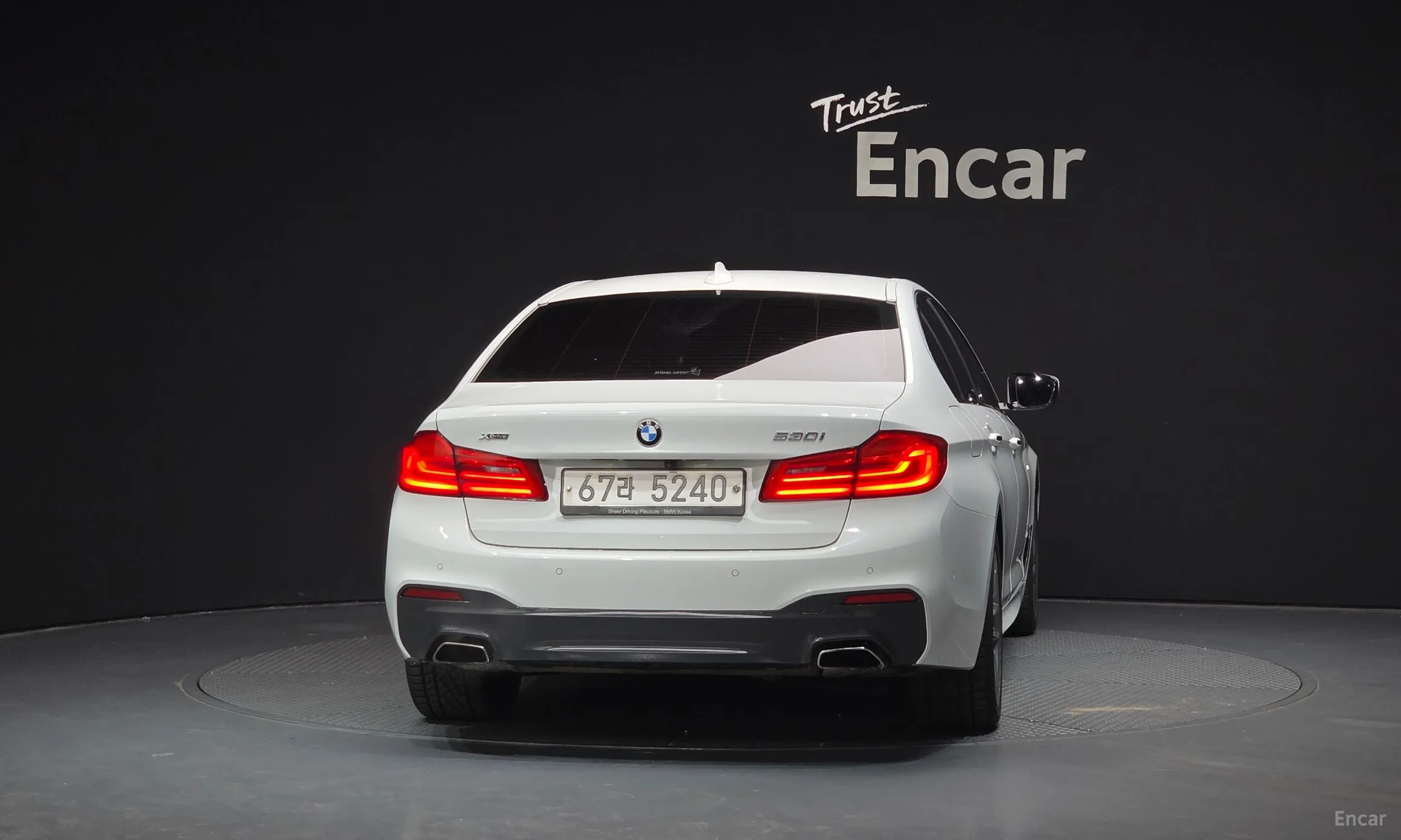 BMW 5 Series (G30) превью 4