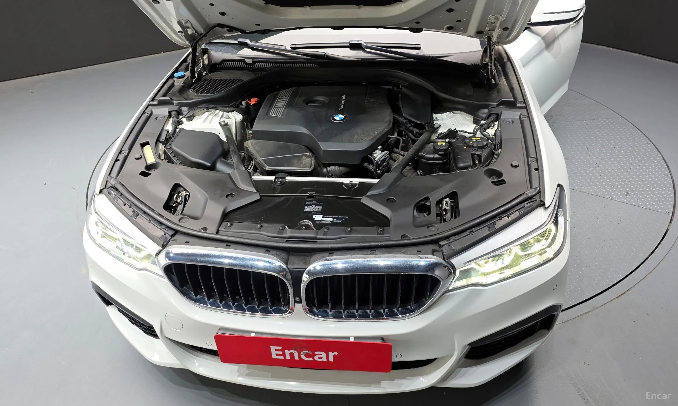 BMW 5 Series (G30) превью 6