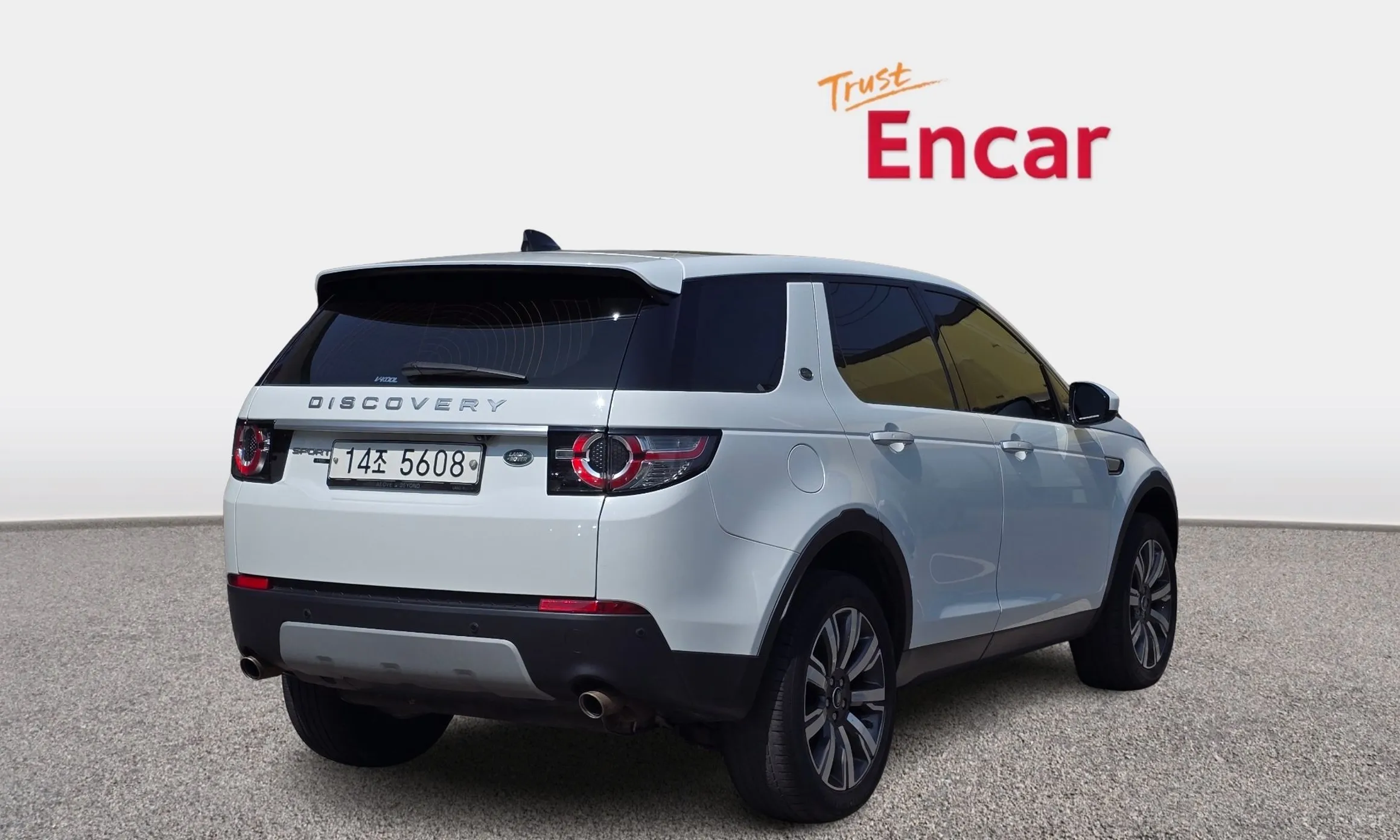 Land Rover Discovery Sports превью 2
