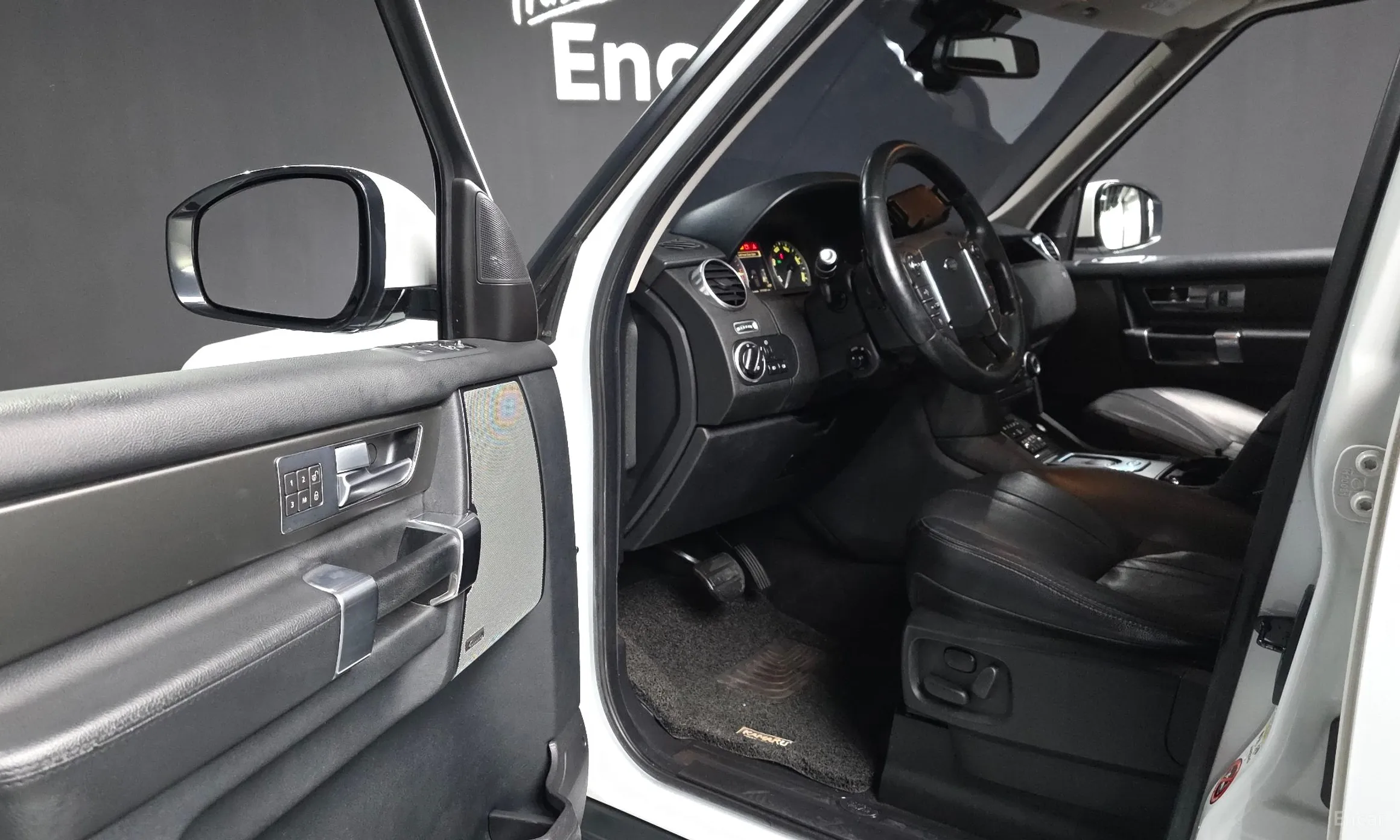 Land Rover Discovery 4 превью 10