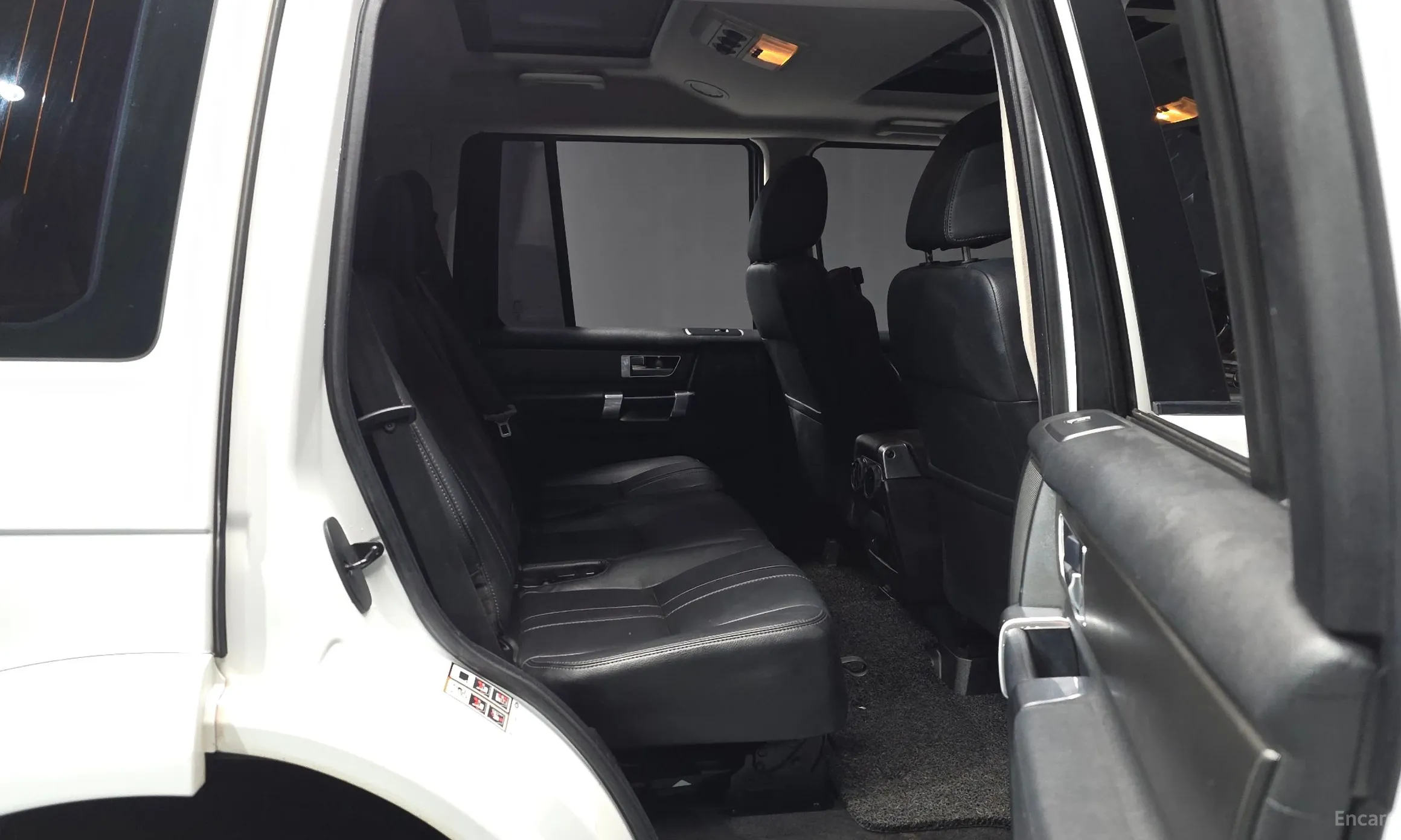 Land Rover Discovery 4 превью 12