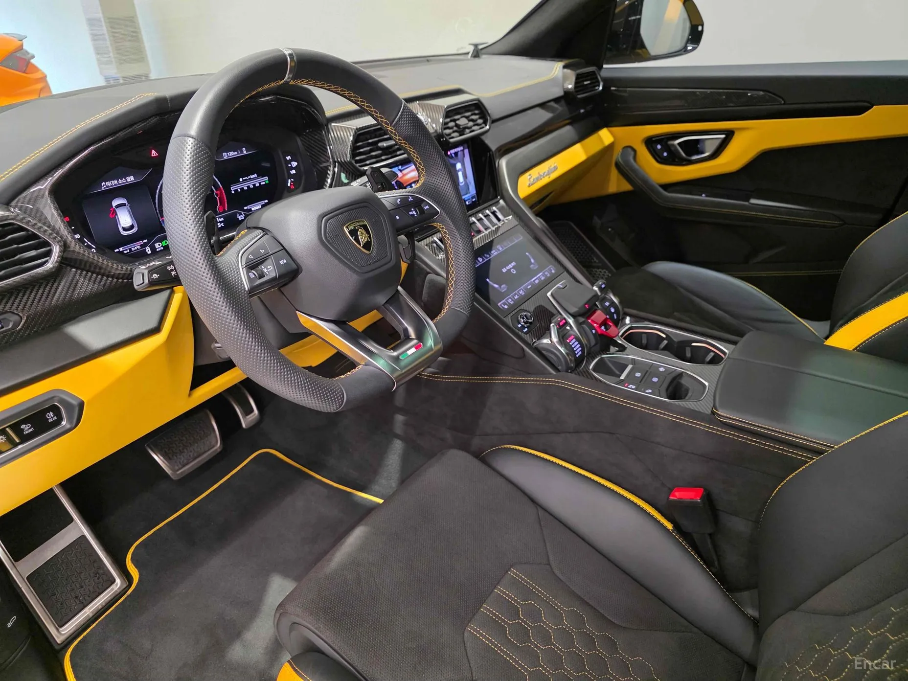 Lamborghini Urus превью 13