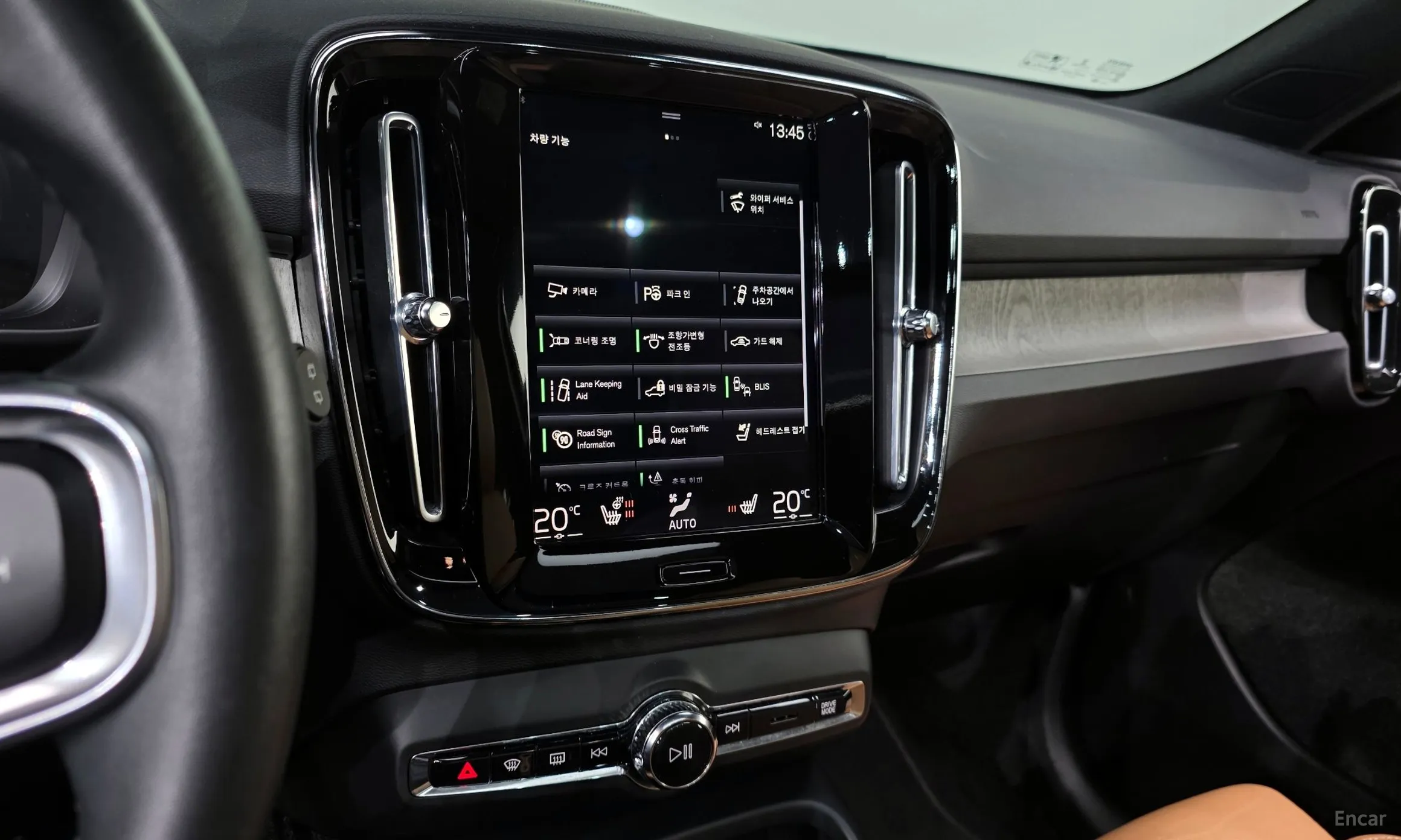 Volvo XC40 превью 14