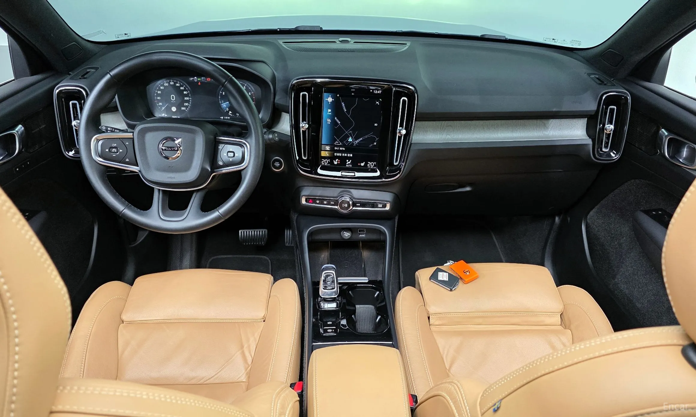 Volvo XC40 превью 7