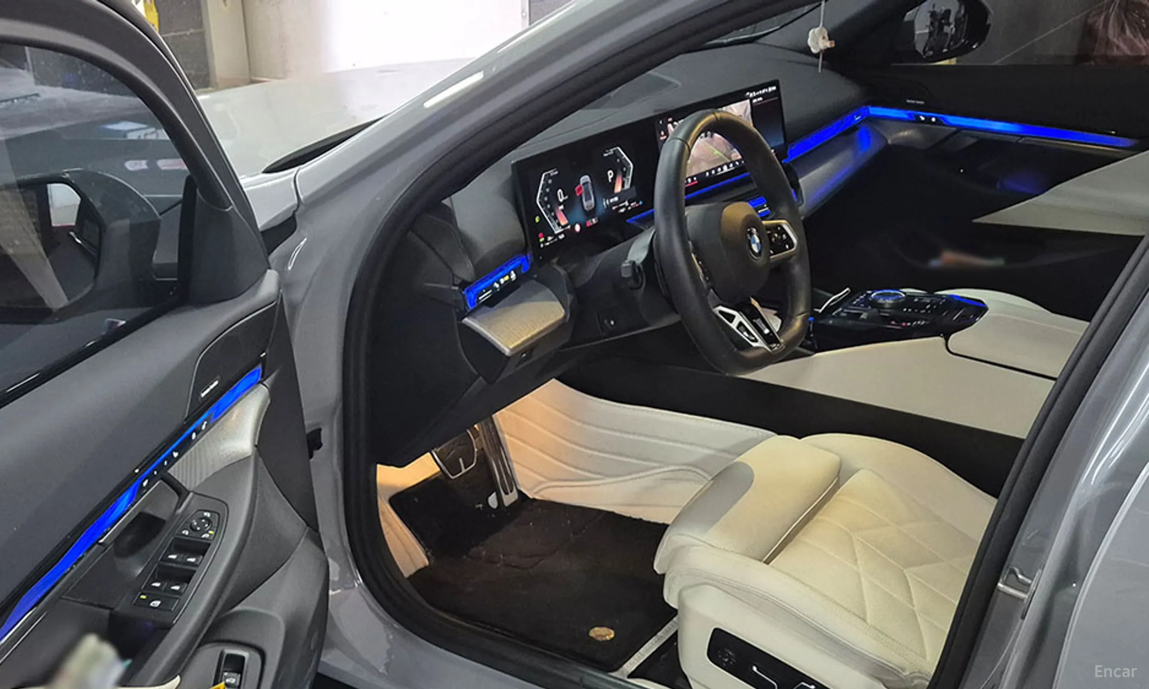 BMW 5 Series (G60) превью 14