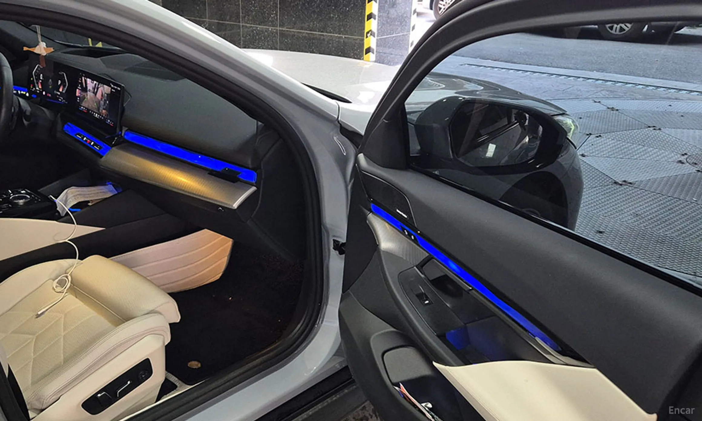 BMW 5 Series (G60) превью 15