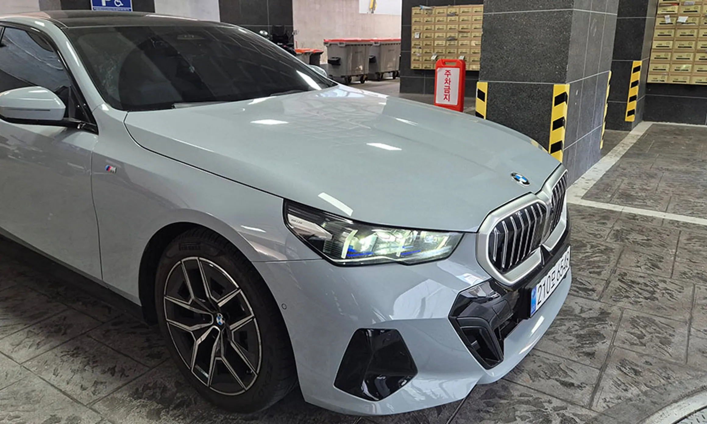 BMW 5 Series (G60) превью 3