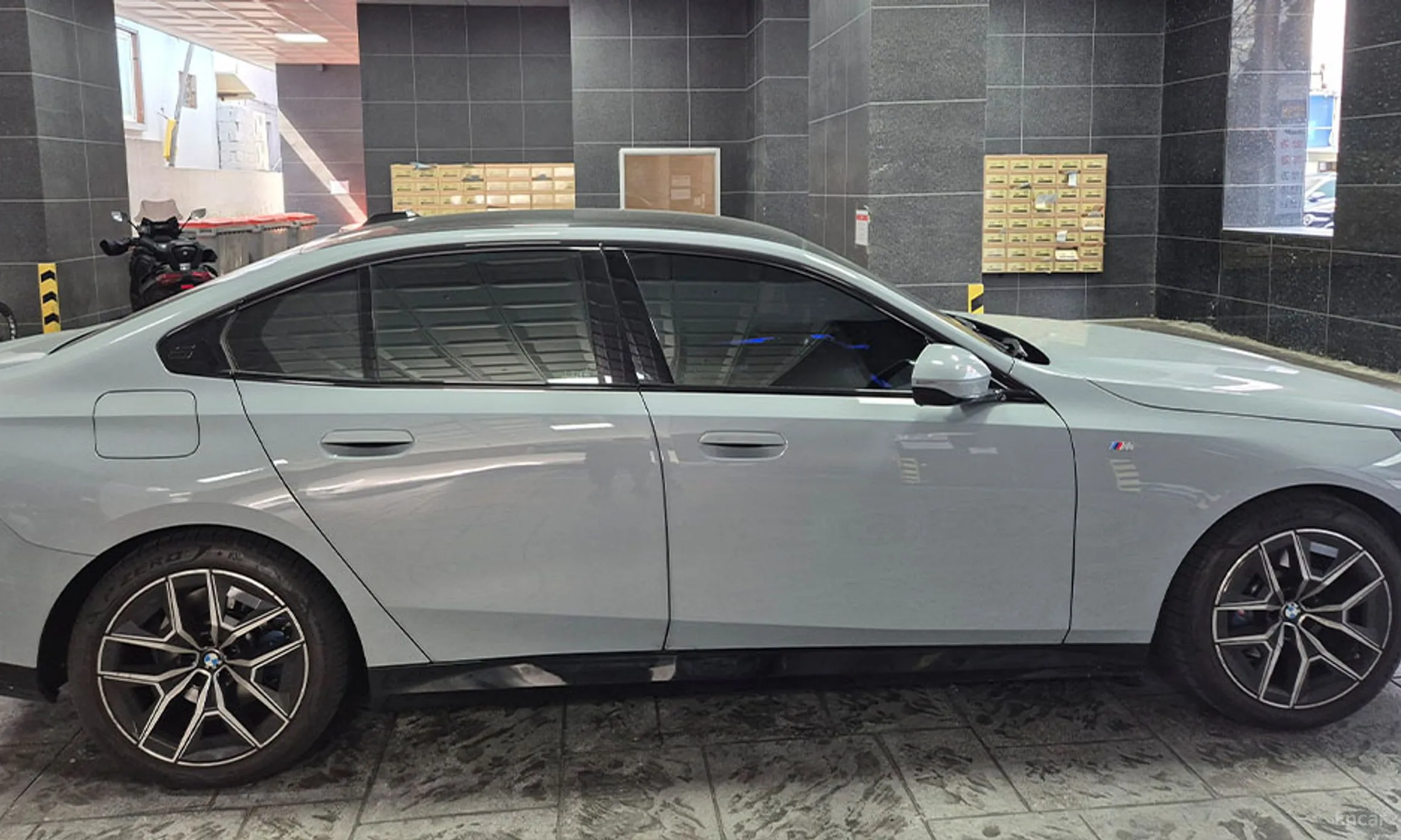 BMW 5 Series (G60) превью 5